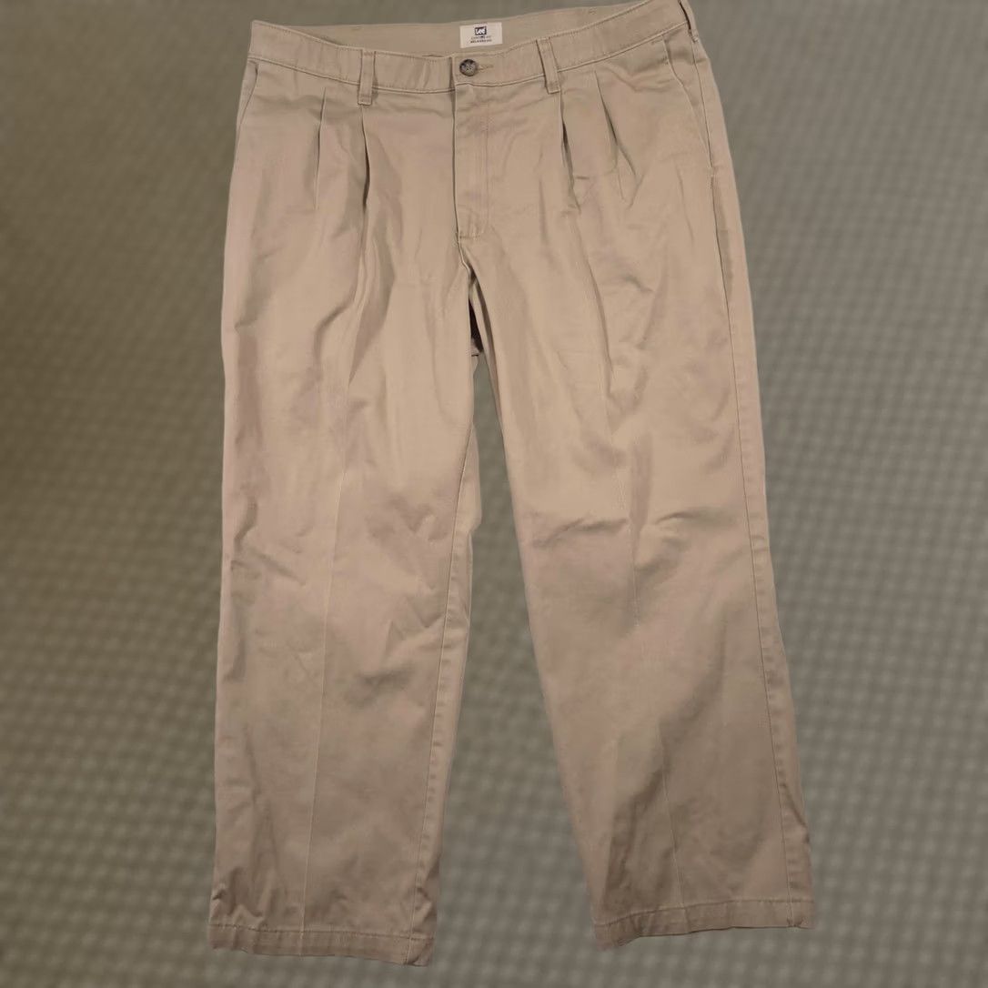 Lee Lee Khakis Pants Mens 38x29 Beige Custom Fit Relaxed Pleated Chino Straight Pants Mens Beige 38x29 Slit? Size US 38 / EU 54 - 1 Thumbnail