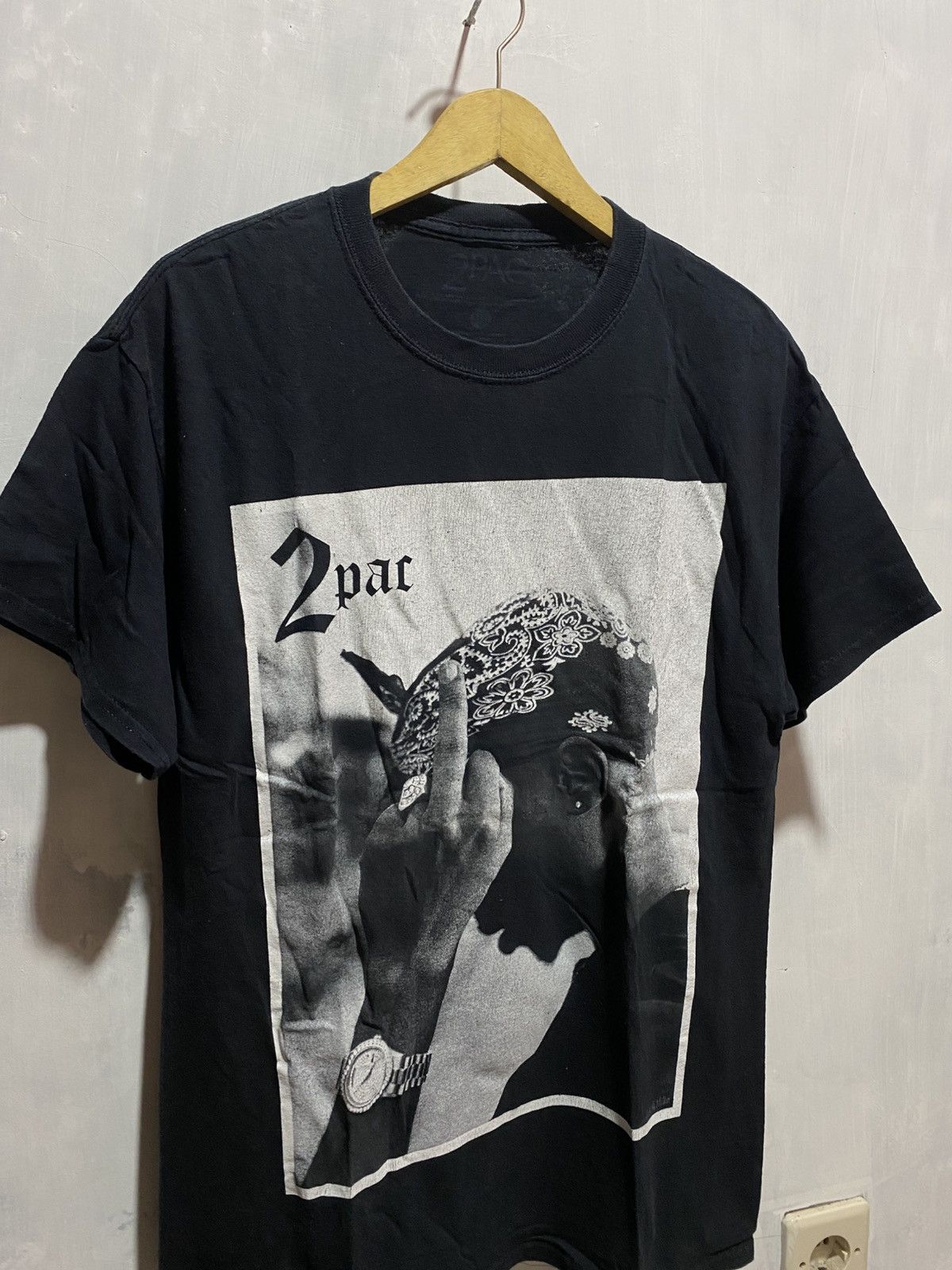 Band Tees 2pac - tupac middle finger mike miller tshirt Size US M / EU 48-50 / 2 - 2 Thumbnail