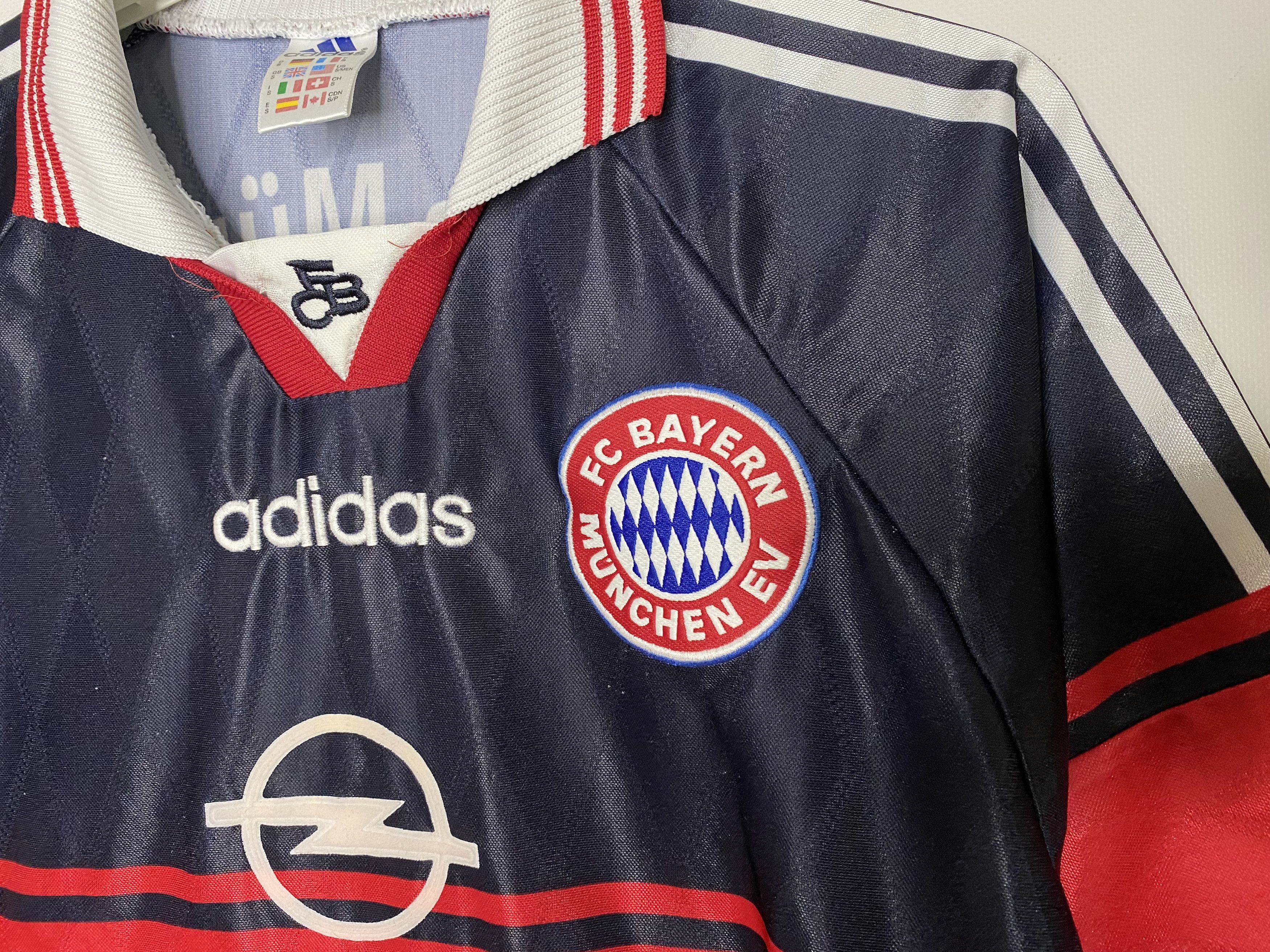 Adidas BAYERN MUNICH 1997 1999 HOME FOOTBALL SHIRT SOCCER JERSEY Size US S / EU 44-46 / 1 - 4 Thumbnail