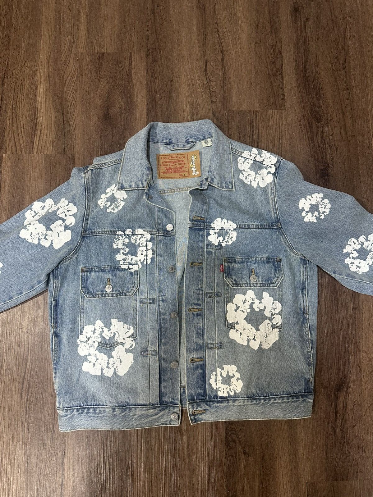 DENIM TEARS × Levi's Denim Tears x Levis Light Blue Cotton Wreath Denim Jacket Size US L / EU 52-54 / 3 - 1 Thumbnail