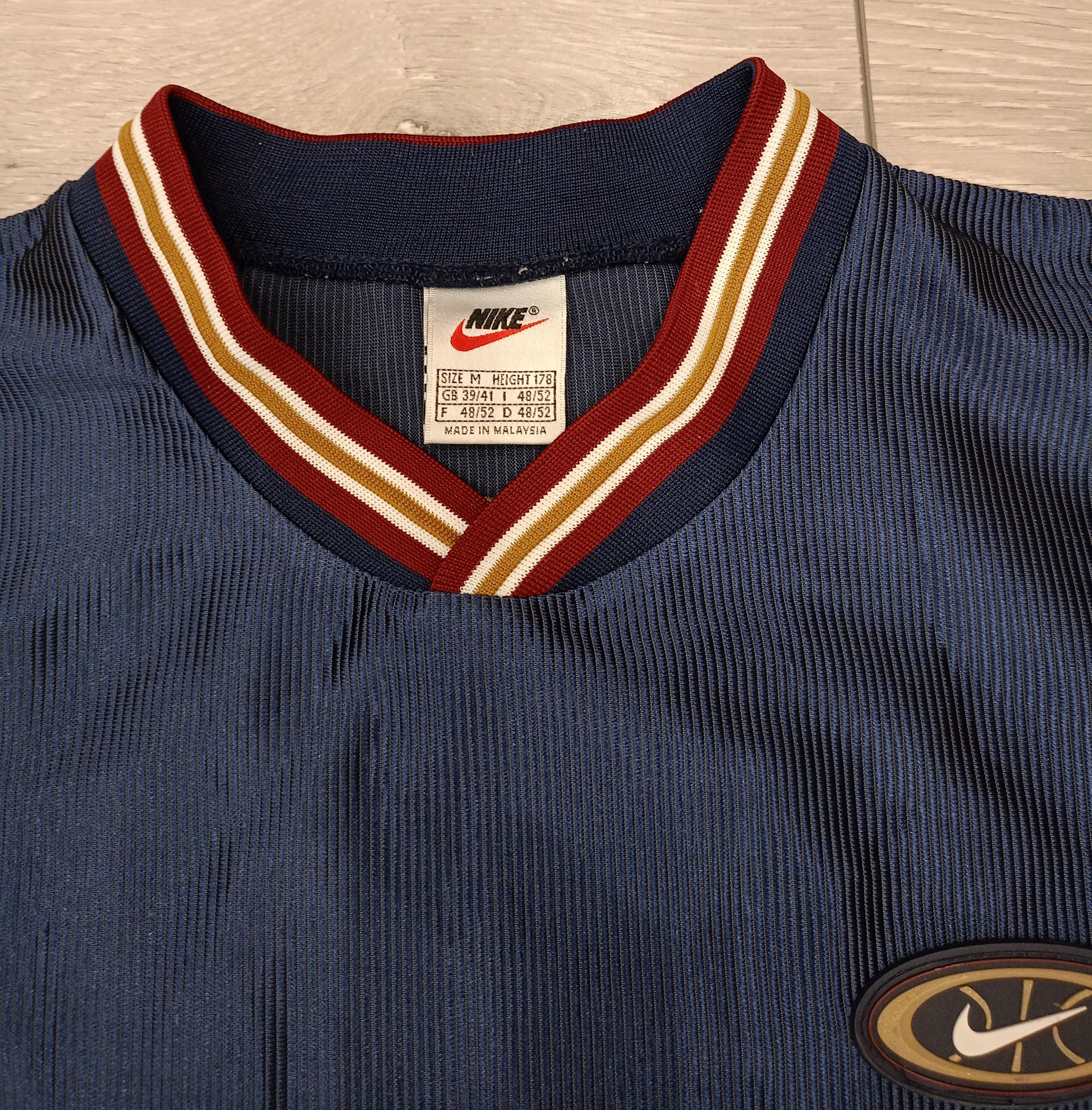 Nike Rare Nike V-Neck Jersey - 90s/Y2K Baggy Fit Streetwear Size US M / EU 48-50 / 2 - 4 Thumbnail