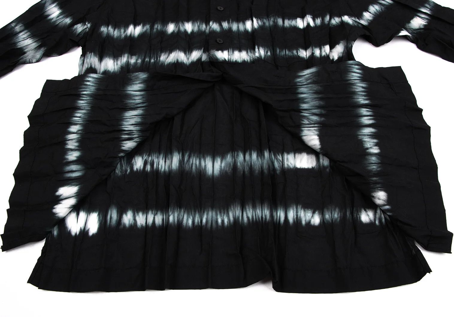 Issey Miyake Tie-Dye Pleated Shirt in Black, Blue, and White Size US S / EU 44-46 / 1 - 9 Thumbnail