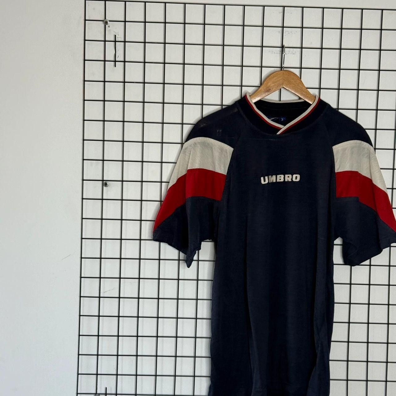 Umbro Umbro T shirt Embroidred Logo Vintage Tee Size US M / EU 48-50 / 2 - 2 Thumbnail