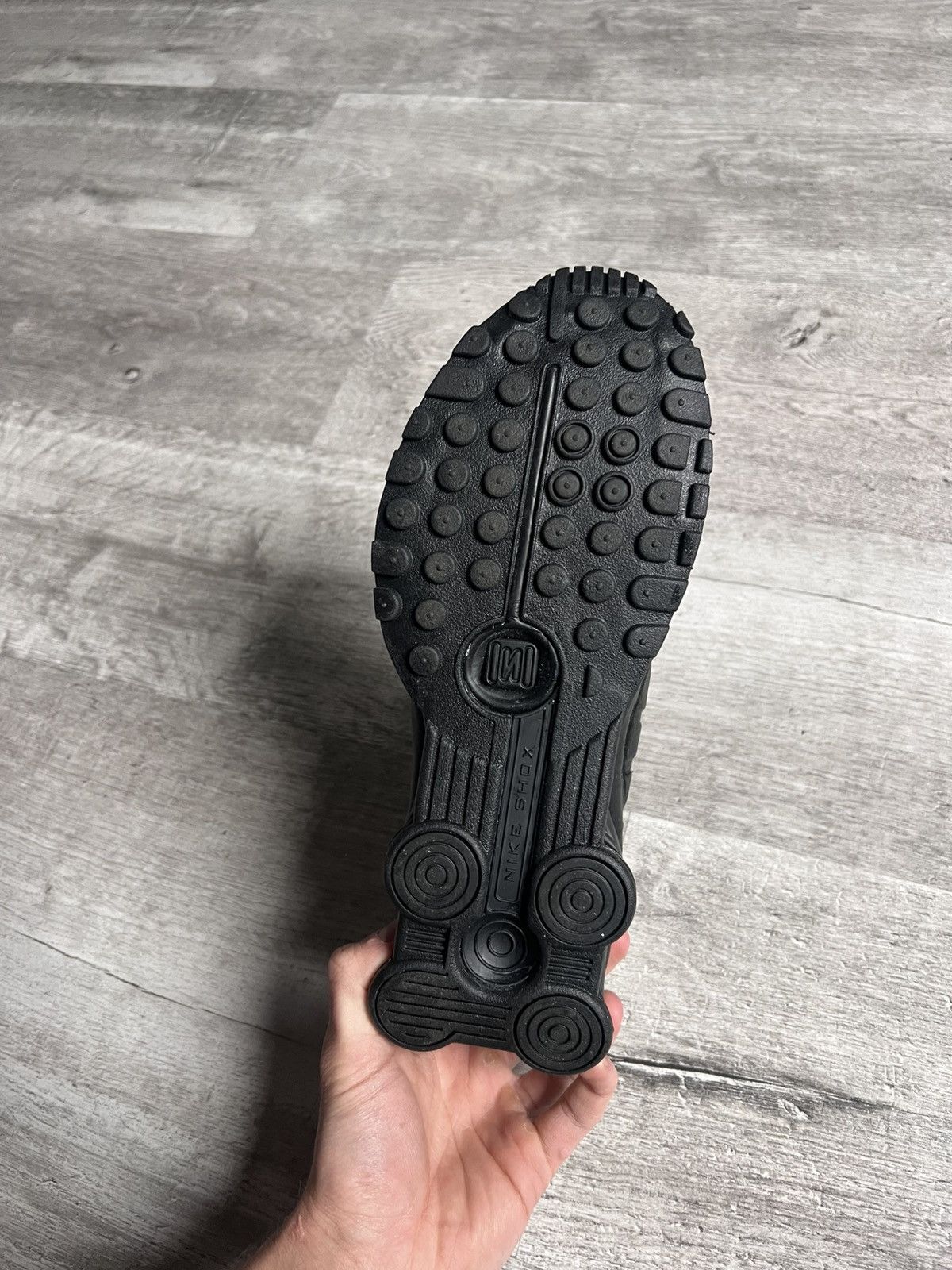 Nike Nike Shox R4 Triple Black Matte Size US 8 / EU 41 - 11 Thumbnail