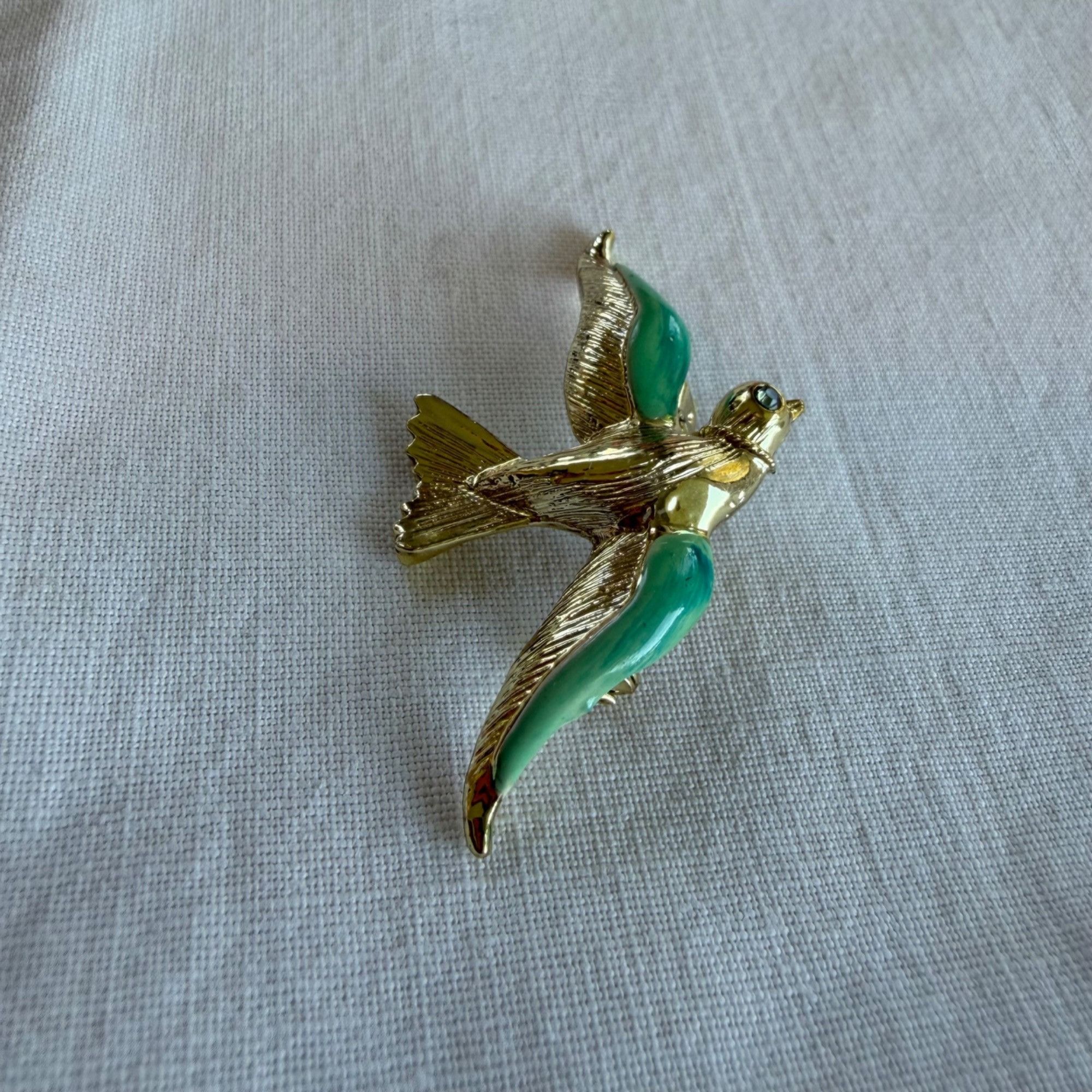 Vintage Vintage Swallow In Flight Gold Tone With Enamel Rhinestone F Size ONE SIZE - 3 Thumbnail