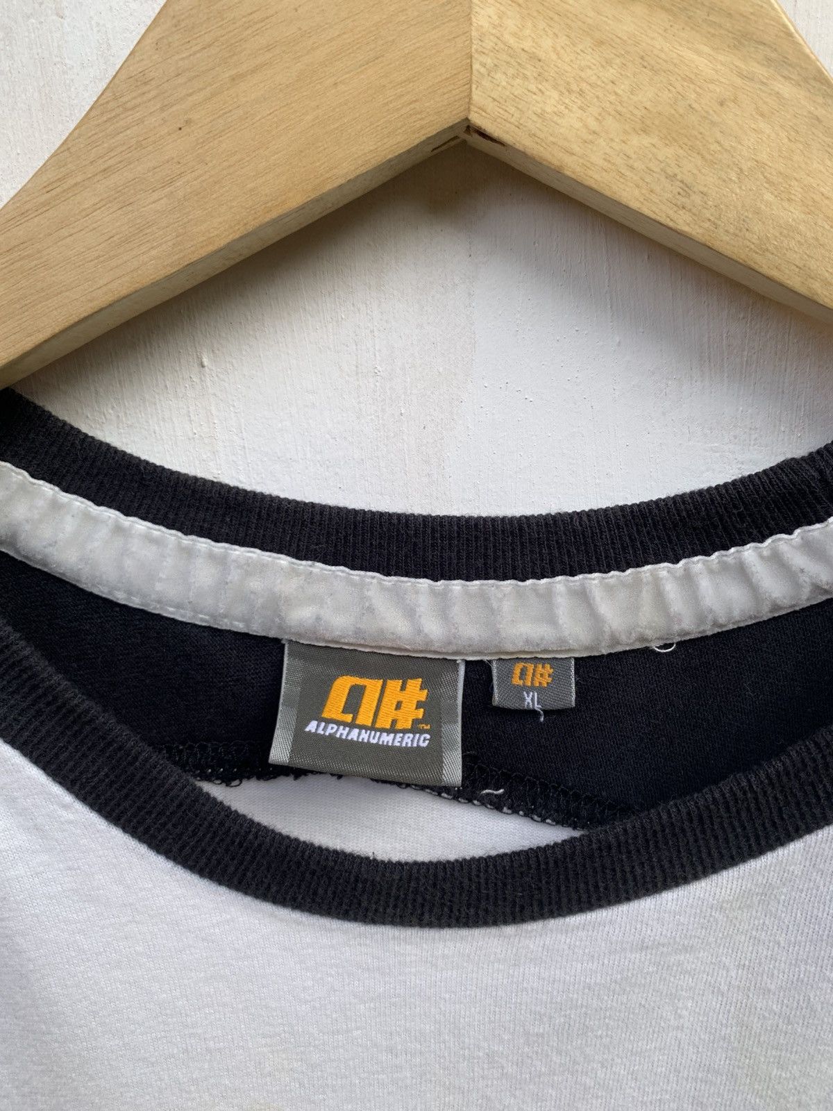 Hook-Ups Vintage alphanumeric script embroidery raglan tee Size US XL / EU 56 / 4 - 5 Thumbnail