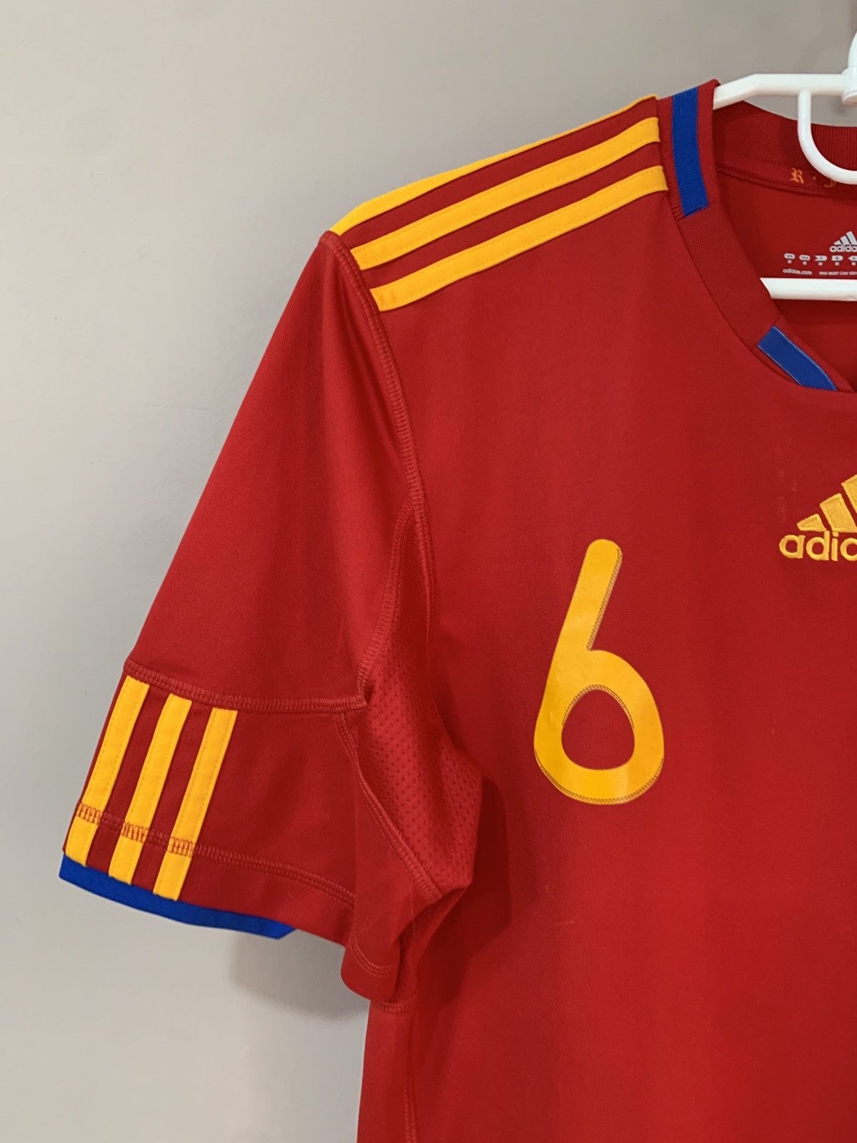 Adidas Spain 2010 World Cup Football Shirt Adidas Soccer INIESTA #6 Size US M / EU 48-50 / 2 - 3 Thumbnail