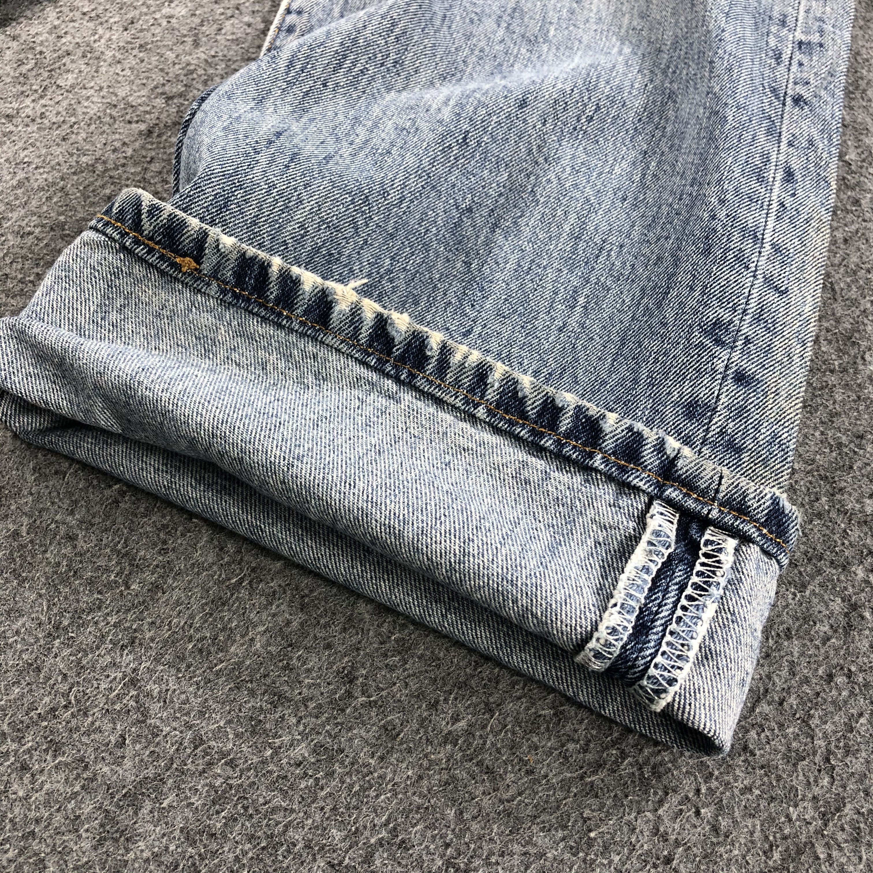 Levi's Vintage Light Wash Levis 501 Jeans-JM962 Size US 35 - 7 Thumbnail