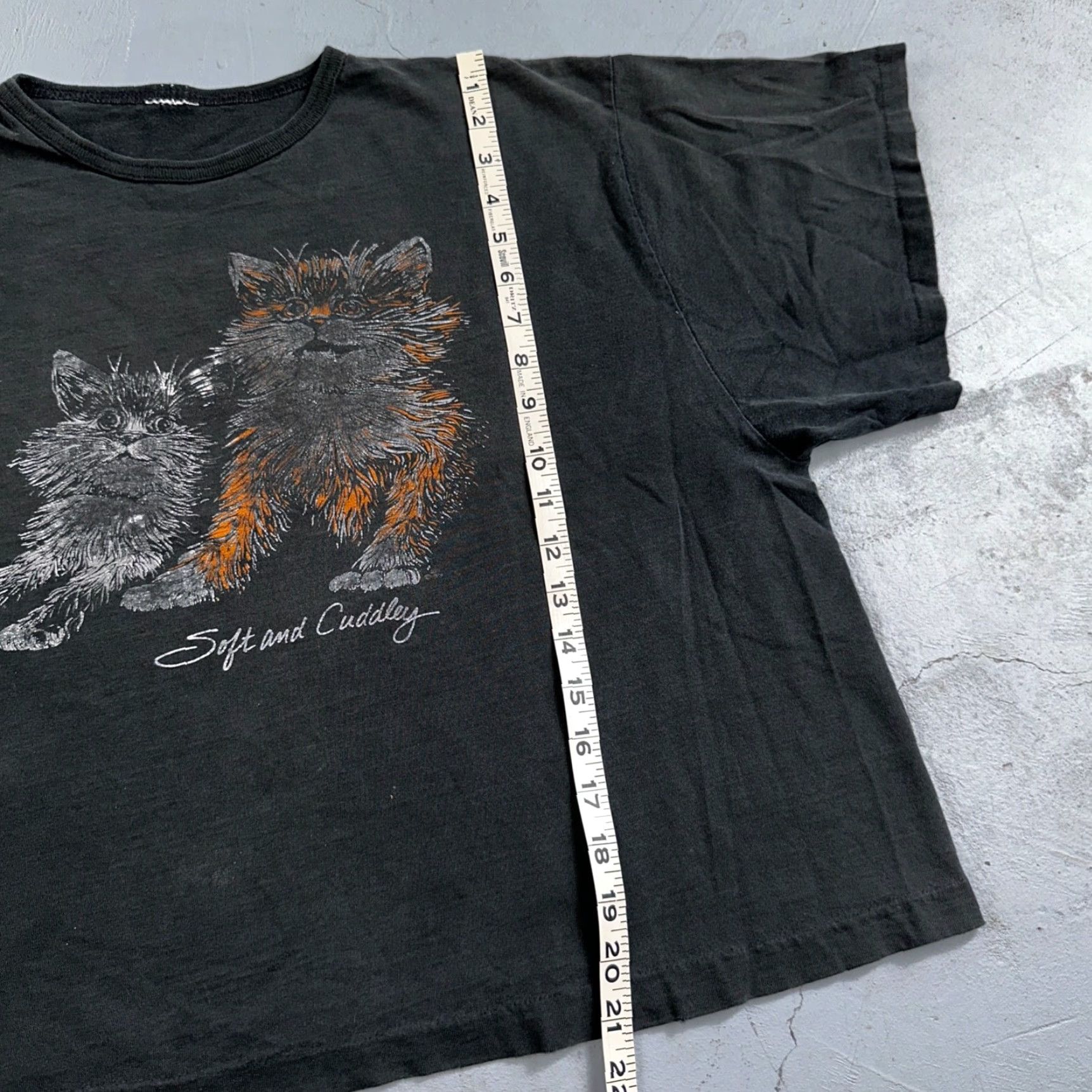 Vintage VINTAGE Cats Soft and Cuddly 1970s Boxy VTG T Shirt 70s Perfect Black Fade Boxy Animals Shirt Mens L Black 70s Vintage Fans Size US L / EU 52-54 / 3 - 5 Thumbnail