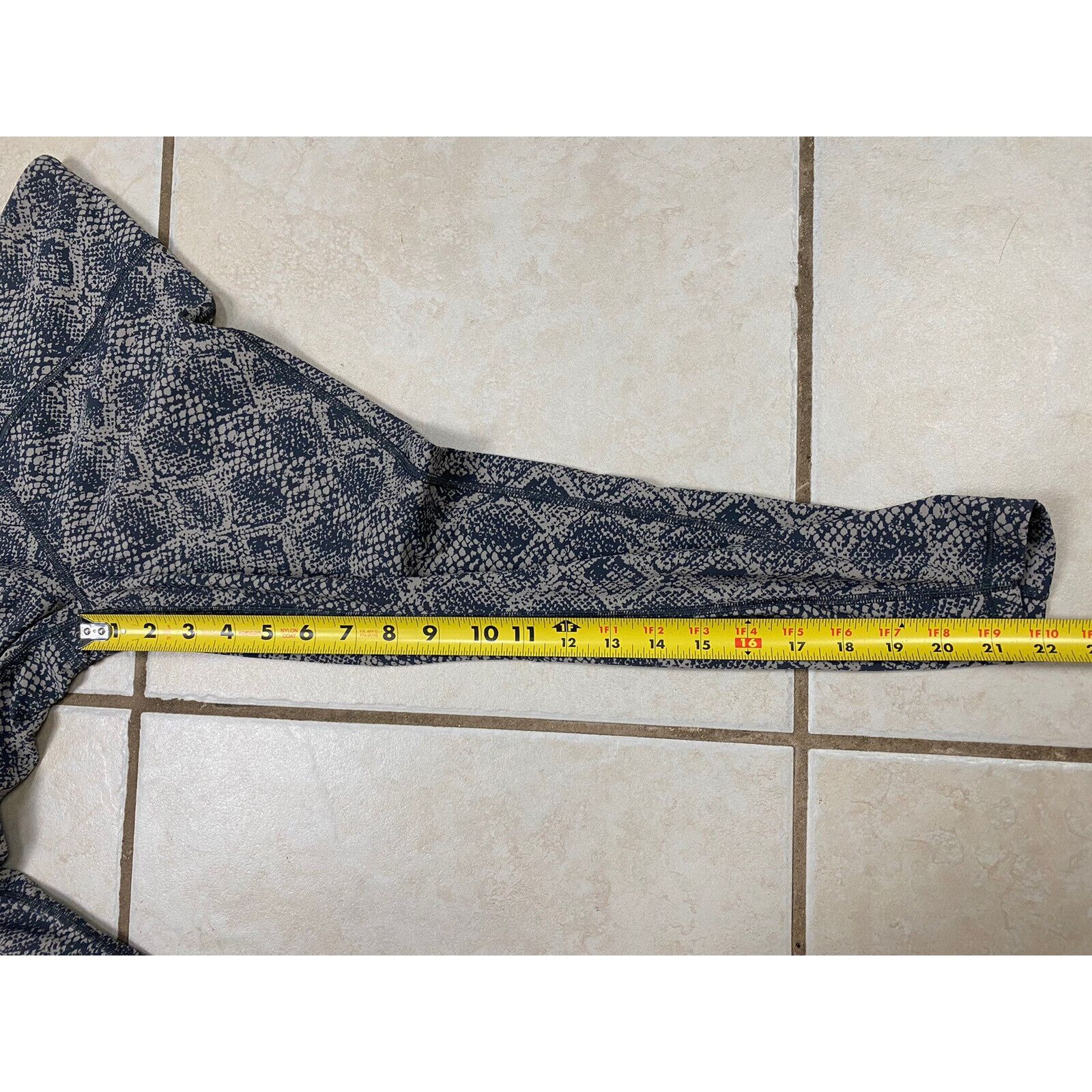 Athleta Athleta Ultimate 7/8 Tight S Snakeskin Stretchy Athleisure Size 24" / US 00 / IT 34 - 8 Thumbnail