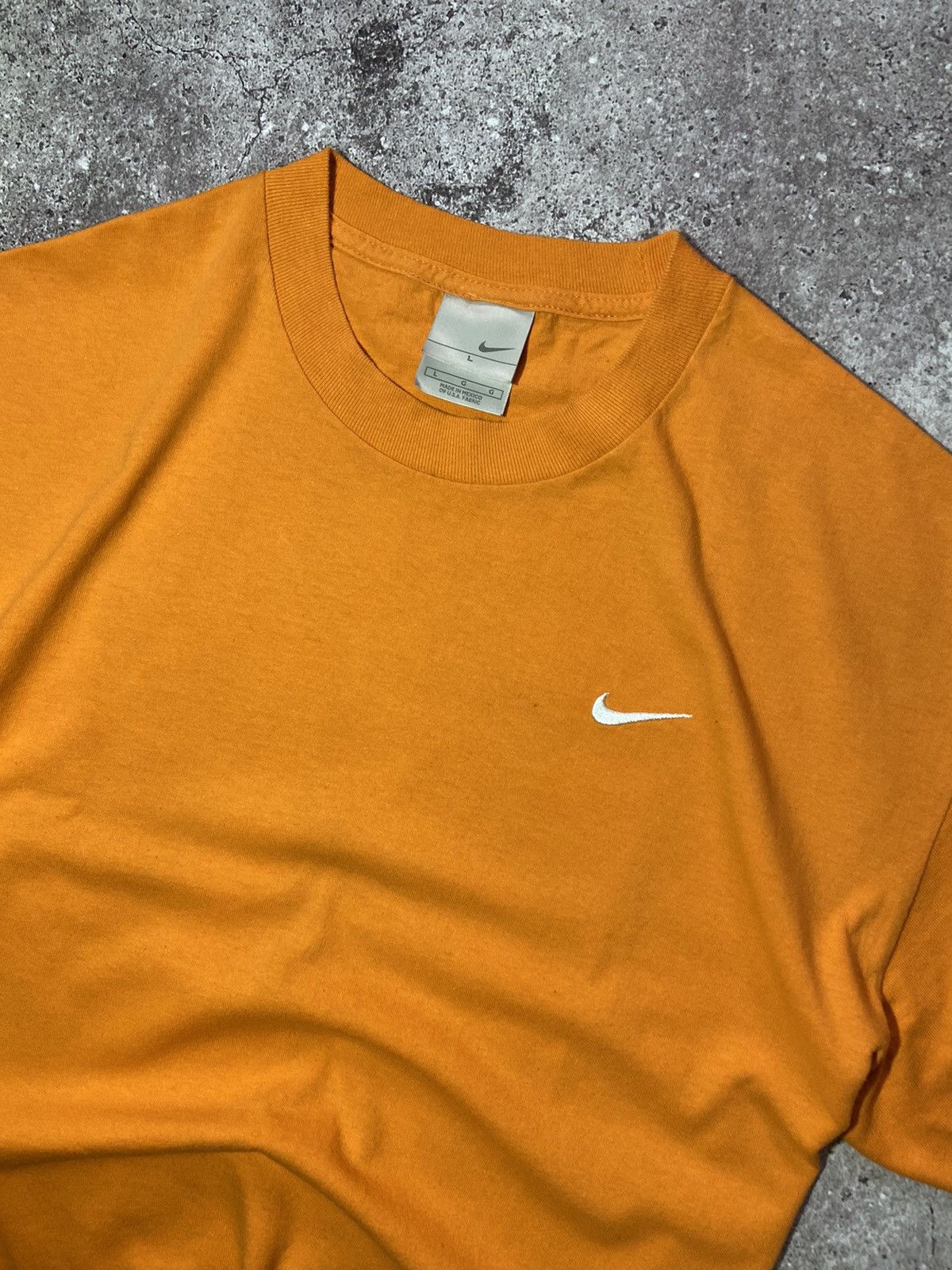 Other 💥Nike vintage orange mini swoosh rare y2k t-shirt‼️ Size US L / EU 52-54 / 3 - 3 Thumbnail