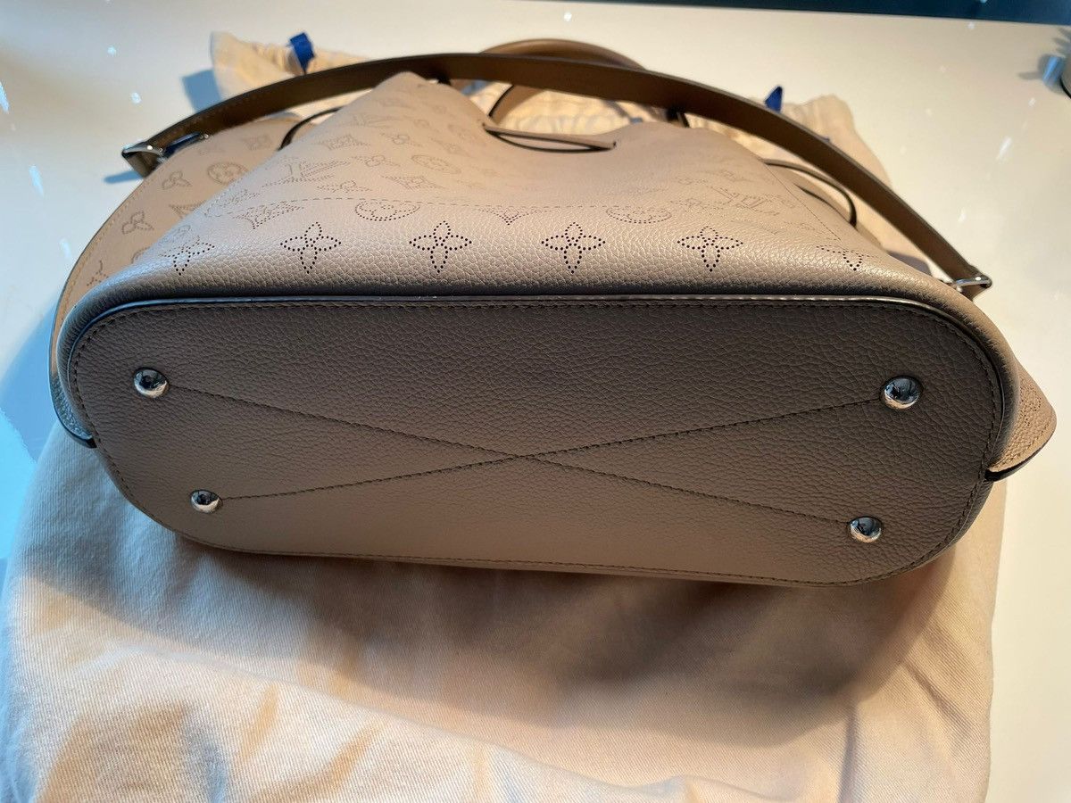 Louis Vuitton Louis Vuitton Monogram Mahina Galet Size ONE SIZE - 12 Thumbnail