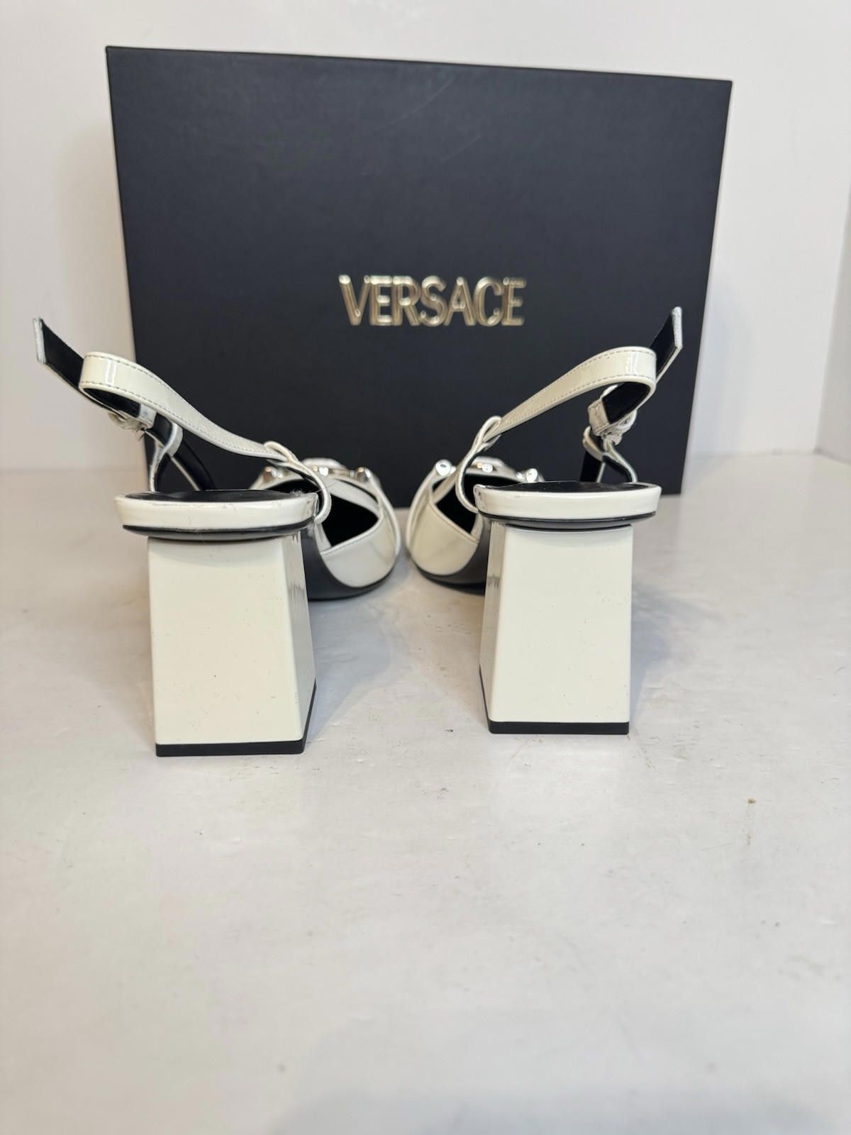 Versace Versace Medusa Head leather pumps Size 37/7 Size US 7 / IT 37 - 7 Thumbnail