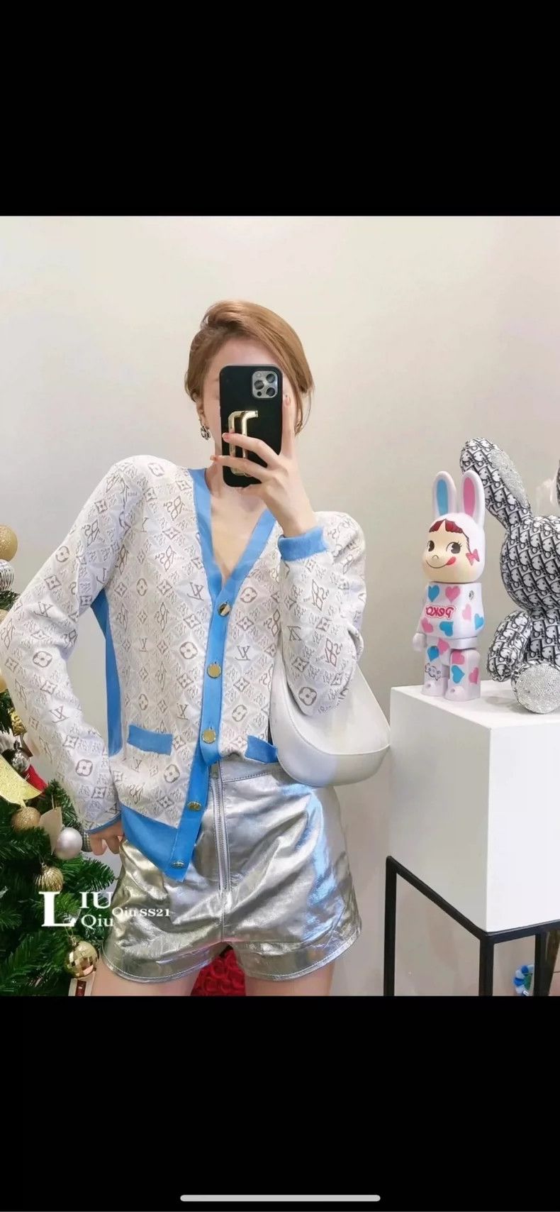 Louis Vuitton Louis Vuitton Blue color-block presbyopic V sweater Size L / US 10 / IT 46 - 7 Thumbnail