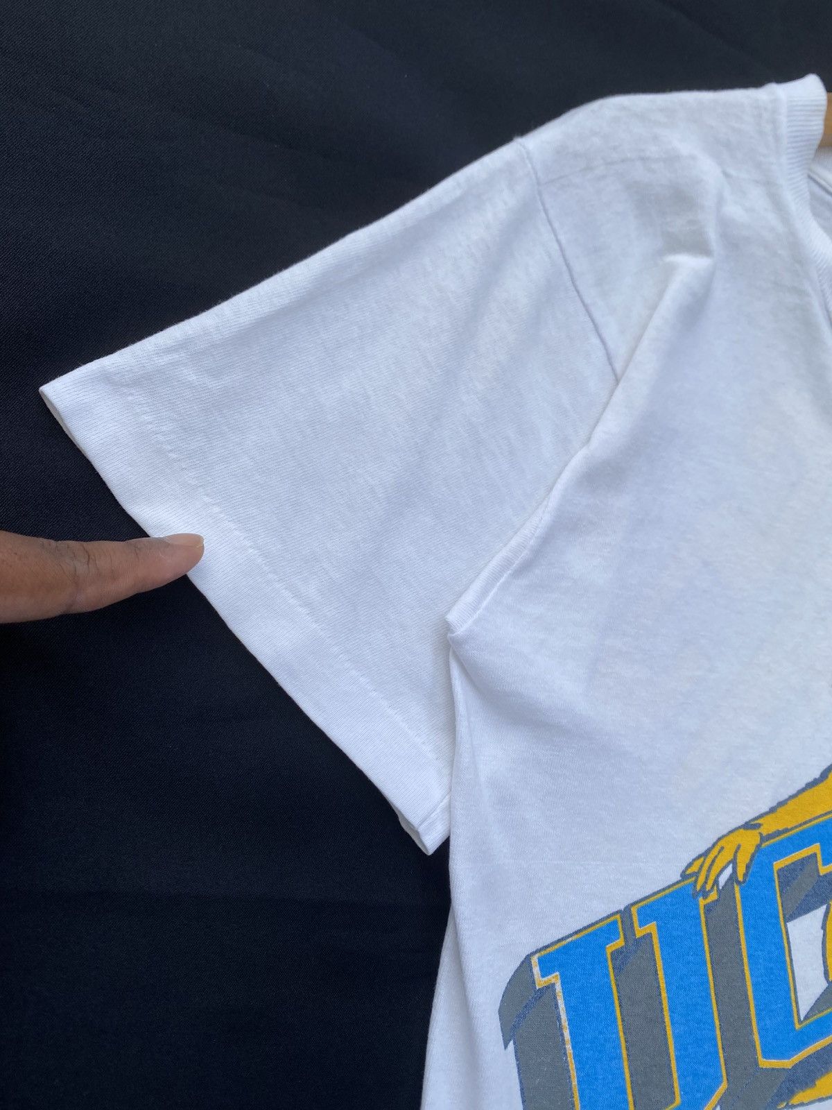 Vintage Rare Vintage 90s UCLA Bruins Spellout Tshirt Size US S / EU 44-46 / 1 - 11 Thumbnail