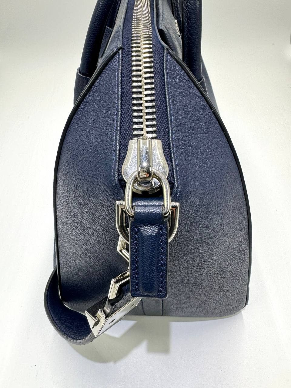 Givenchy Givenchy Antigona Medium Leather Hand Bag Size ONE SIZE - 8 Thumbnail