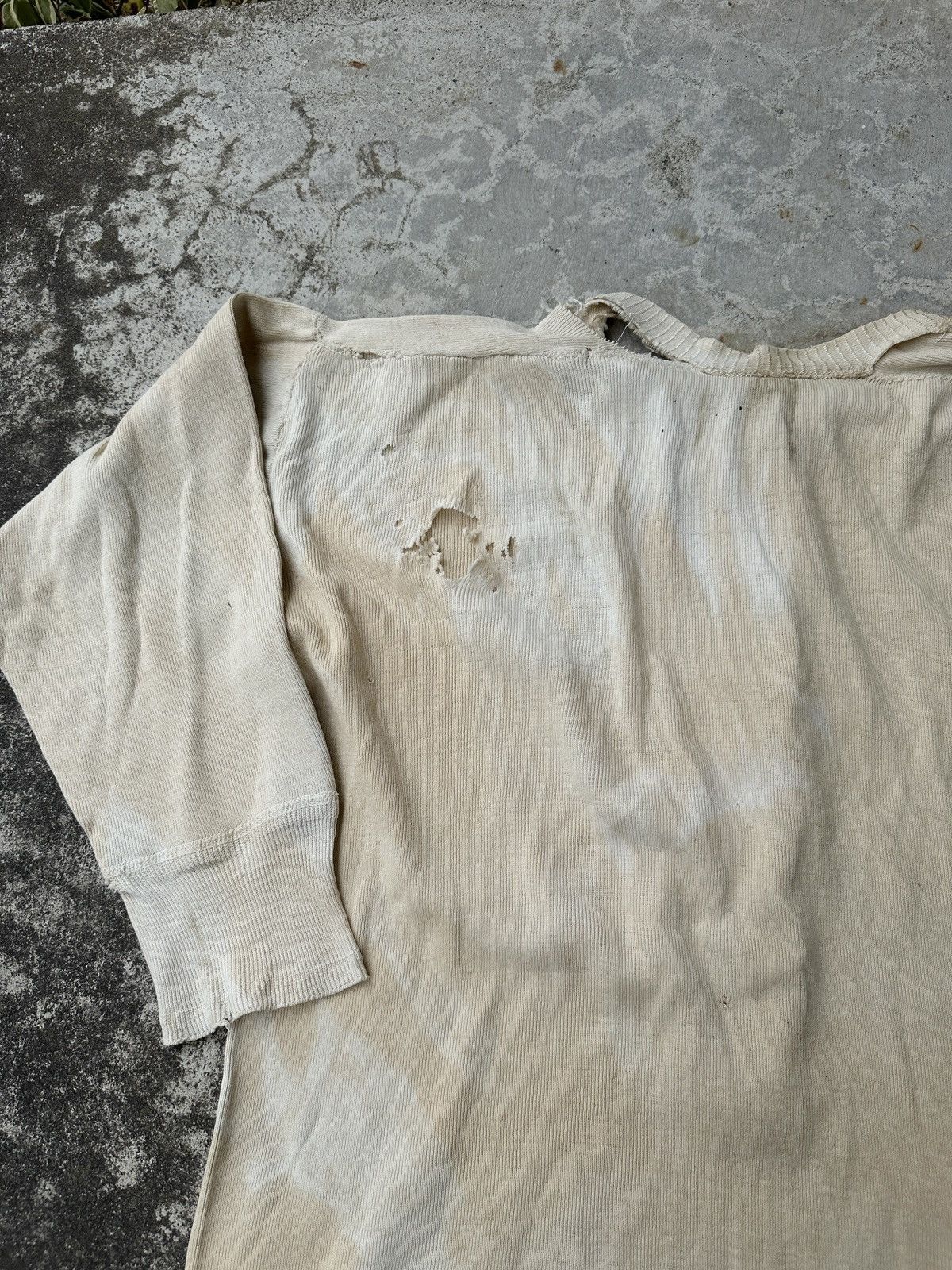 Vintage 50s-60s Sunfade trashed zombie distressed henley cream tee Size US L / EU 52-54 / 3 - 8 Thumbnail