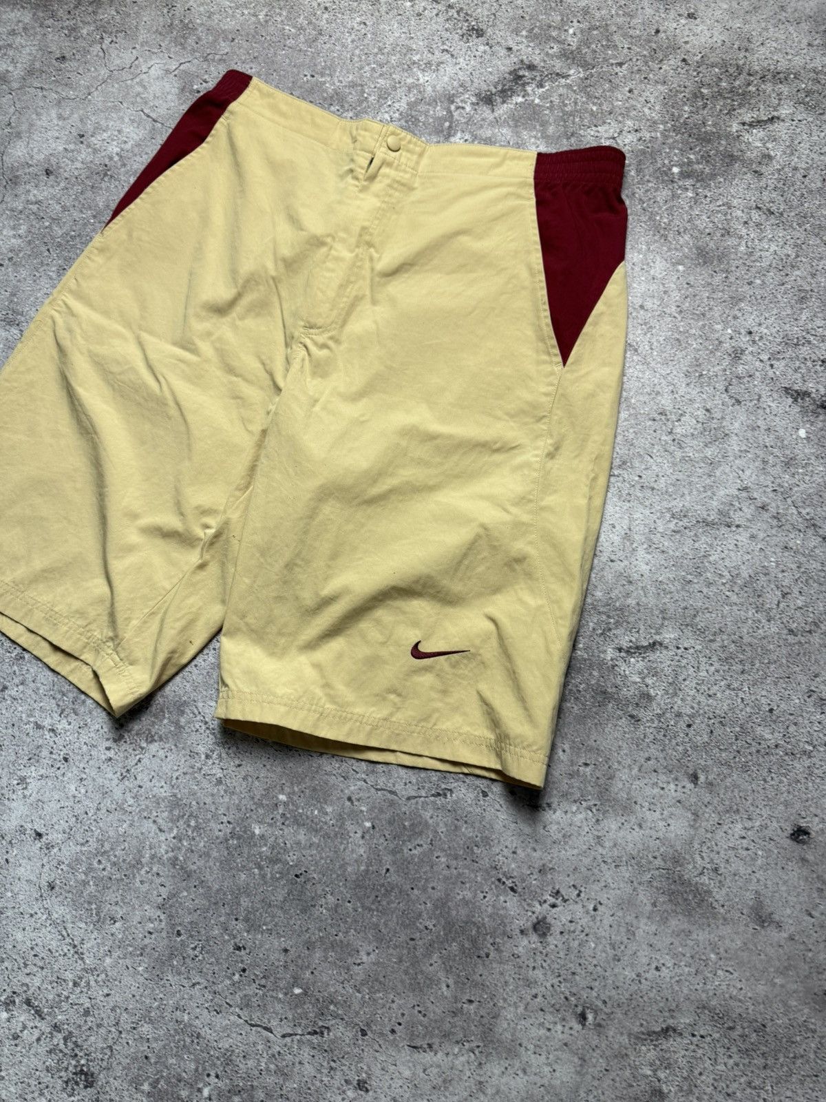 Vintage Vintage Nike Shorts 90s Y2K Size US 35 - 2 Thumbnail