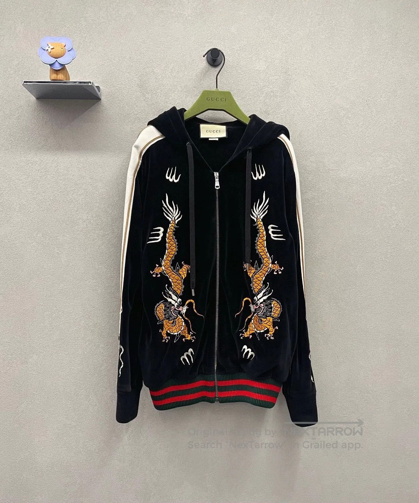 Gucci gucci dragon embroidered black velvet jacket. Size US S / EU 44-46 / 1 - 1 Thumbnail