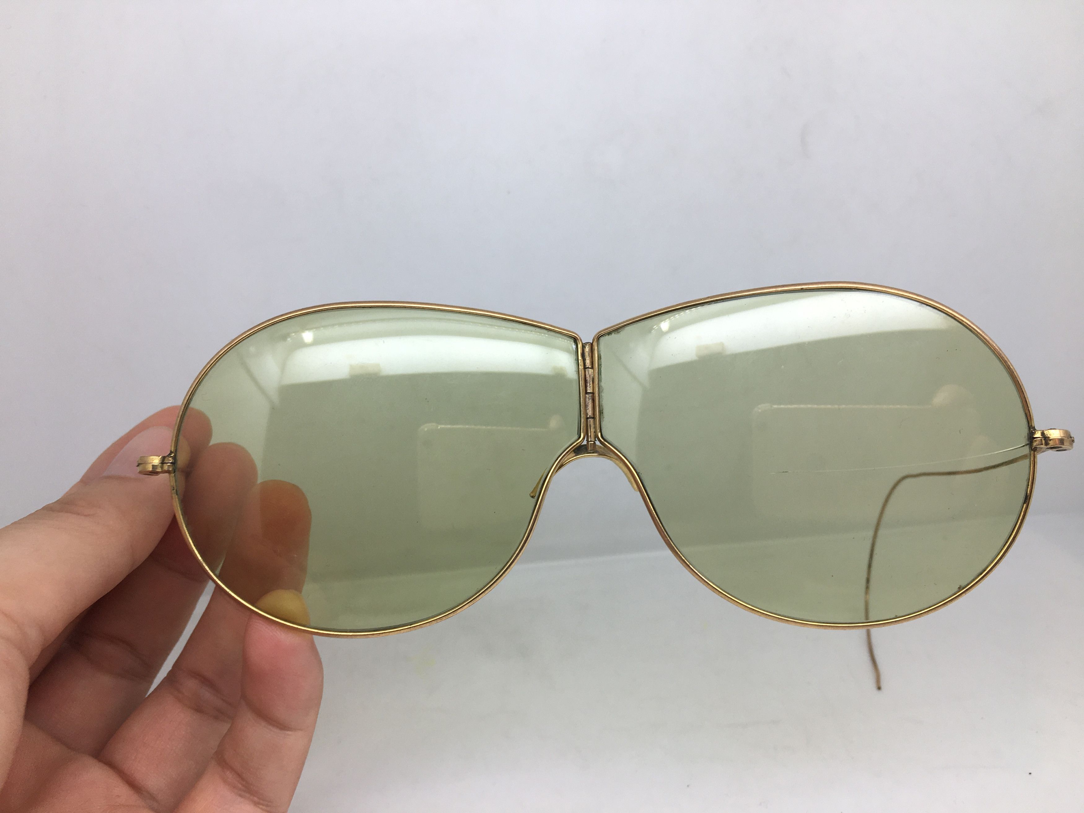 Other '11 MOD MOTORING AUTOGLAS ROLLED GOLD SUNGLASSES U.S.A. Size ONE SIZE - 2 Thumbnail