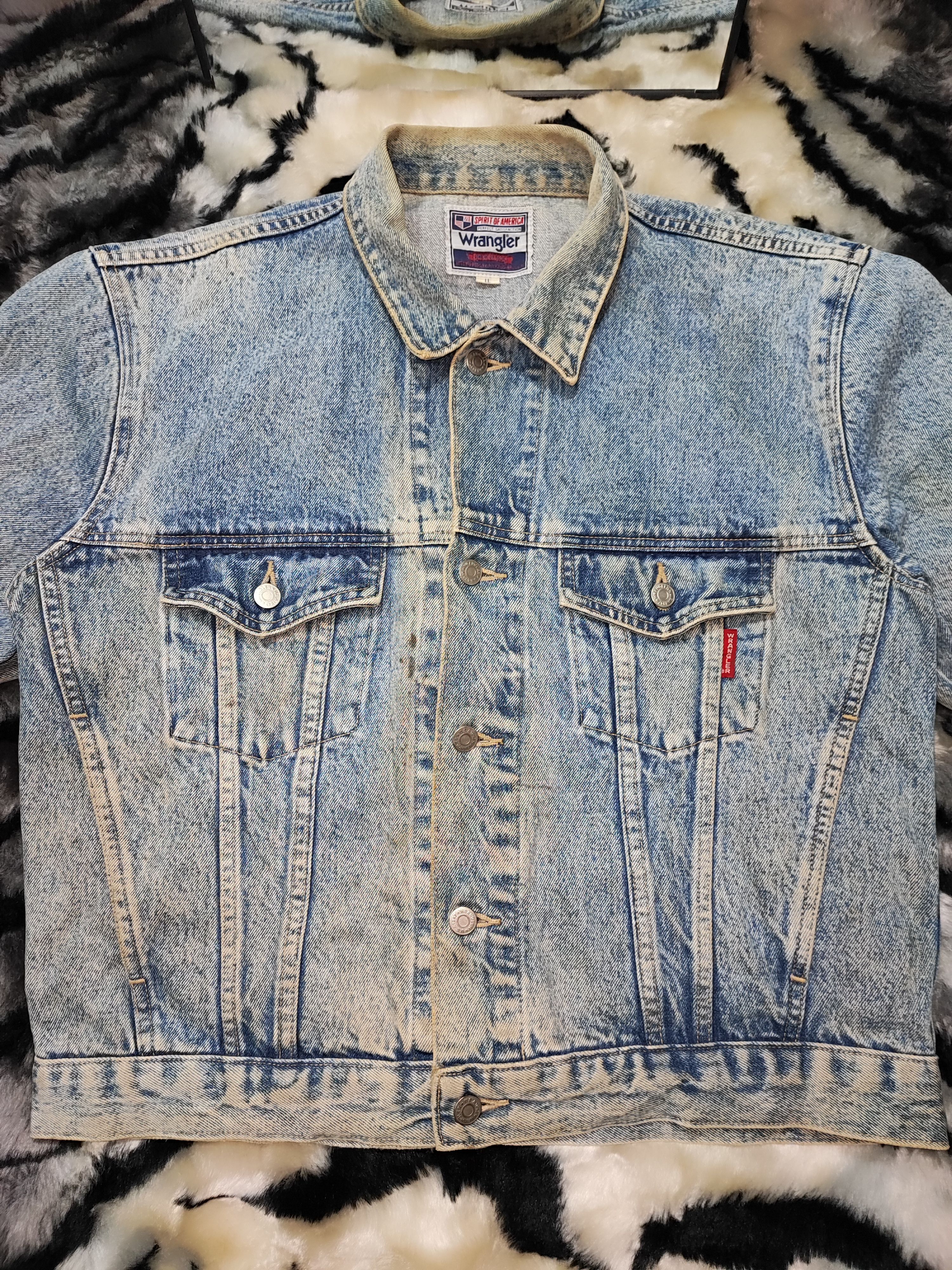 Wrangler Vintage Wrangler 90s Distressed Acid Wash Denim Jacket Size US L / EU 52-54 / 3 - 2 Thumbnail