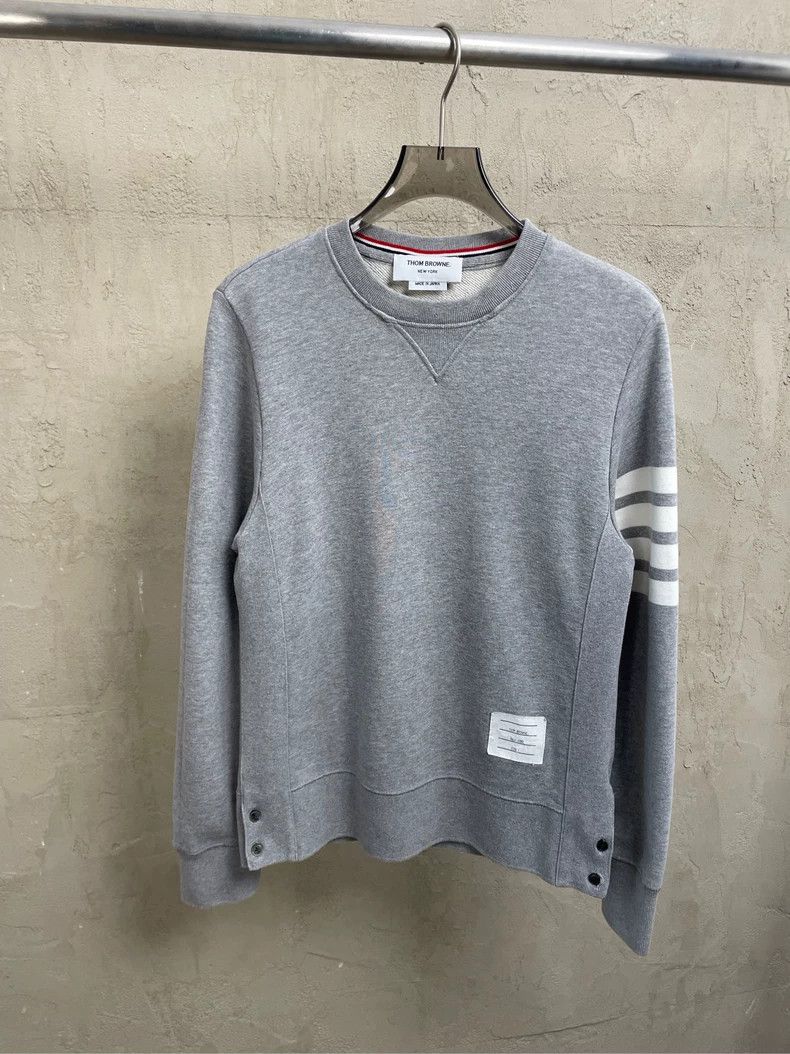 Thom Browne Thom browne Gray four-striped round-neck sweatshirt 2504-Ne Size US S / EU 44-46 / 1 - 1 Thumbnail
