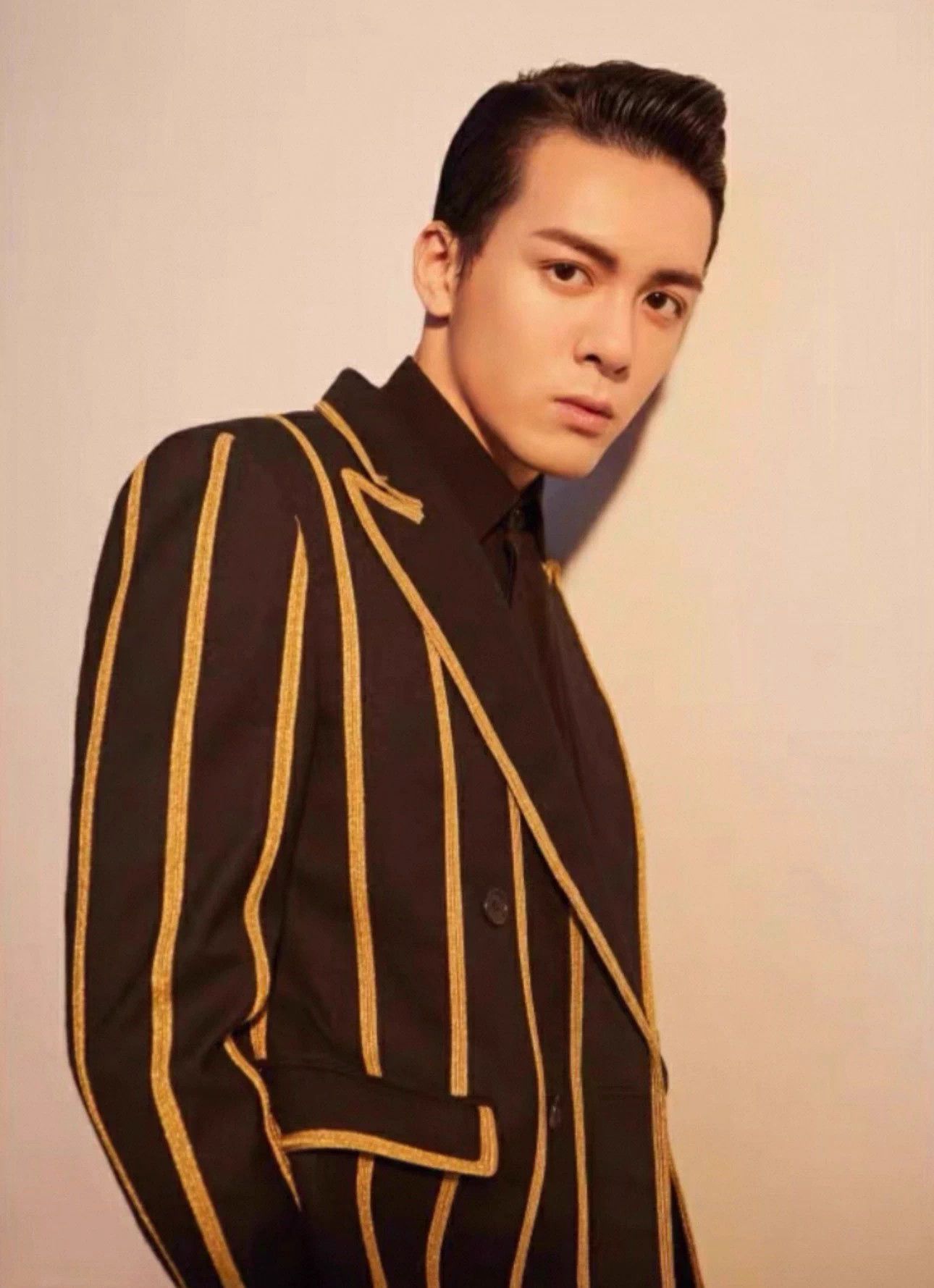 Saint Laurent Paris Saint Laurent YSL Black Gold Embroidered Suit 46 Size US S / EU 44-46 / 1 - 3 Thumbnail