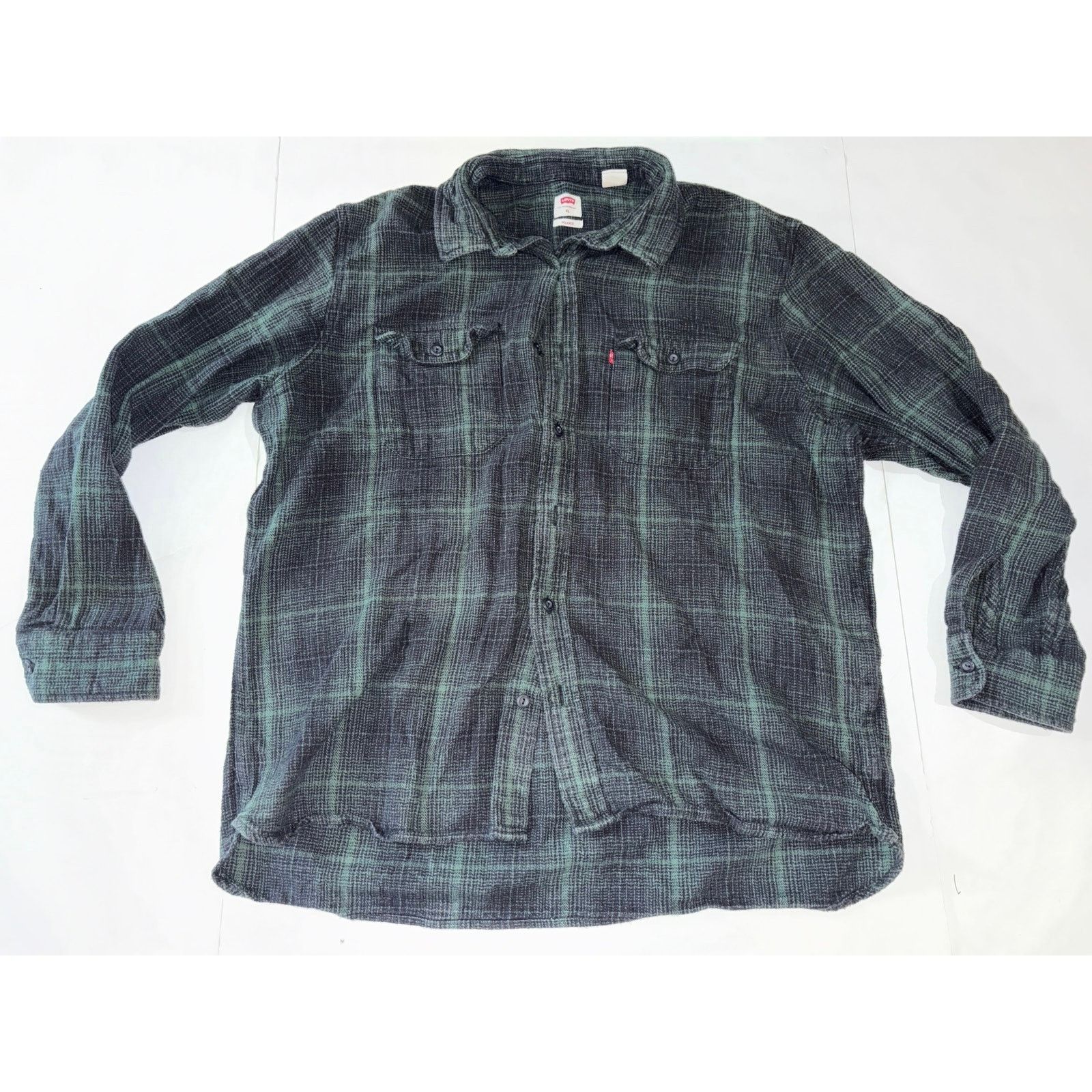Levi's Levis men’s relaxed button up xl green plaid Size US XL / EU 56 / 4 - 1 Thumbnail