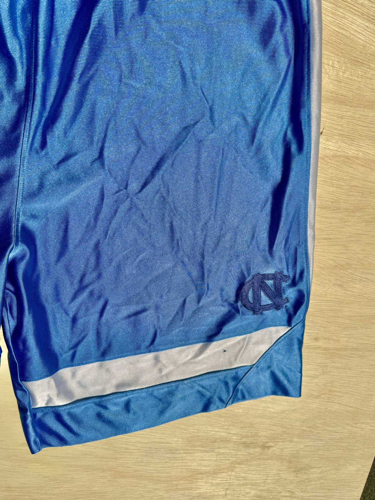 Jordan Brand Jordan North Carolina Tar Heels UNC Basketball Shorts Size US 34 / EU 50 - 4 Thumbnail