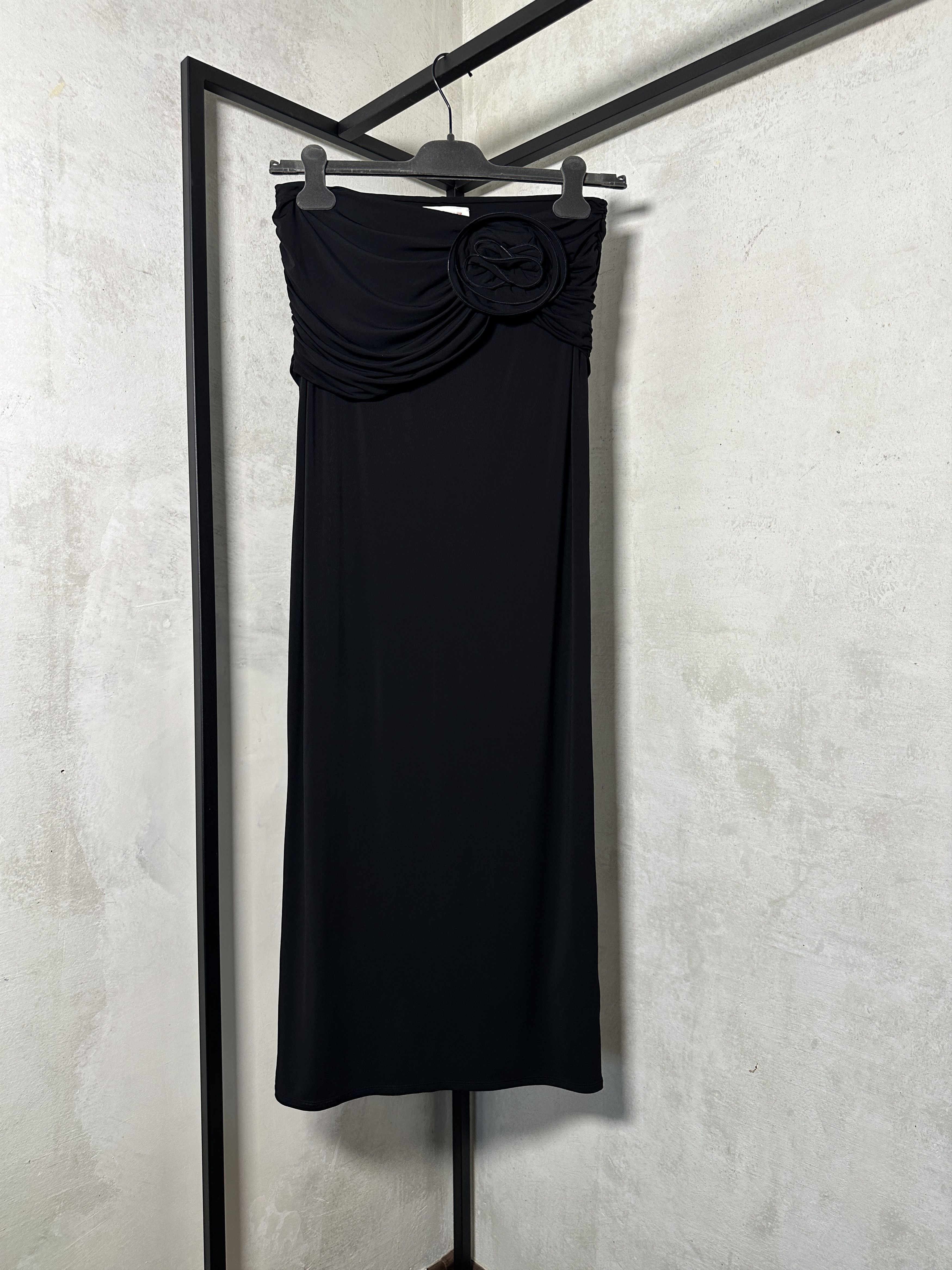 Magda Butrym Magda Butrym x H&M Midi Rose Black Skirt Size 28" / US 6 / IT 42 - 2 Thumbnail