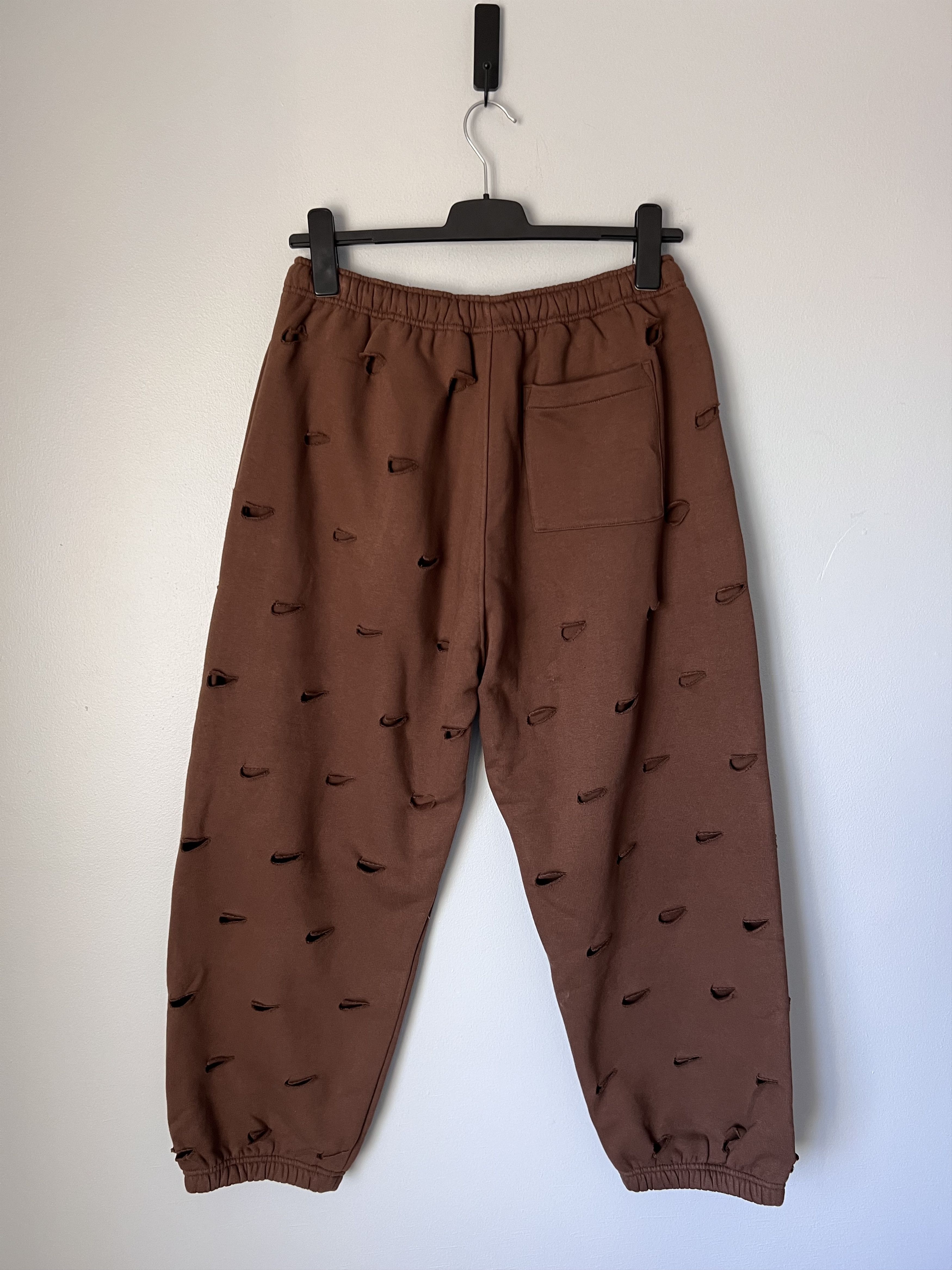 Jacquemus × Nike Jacquemus Nike Le Swoosh Jogging Sweatpants in Brown Size US 32 / EU 48 - 4 Thumbnail