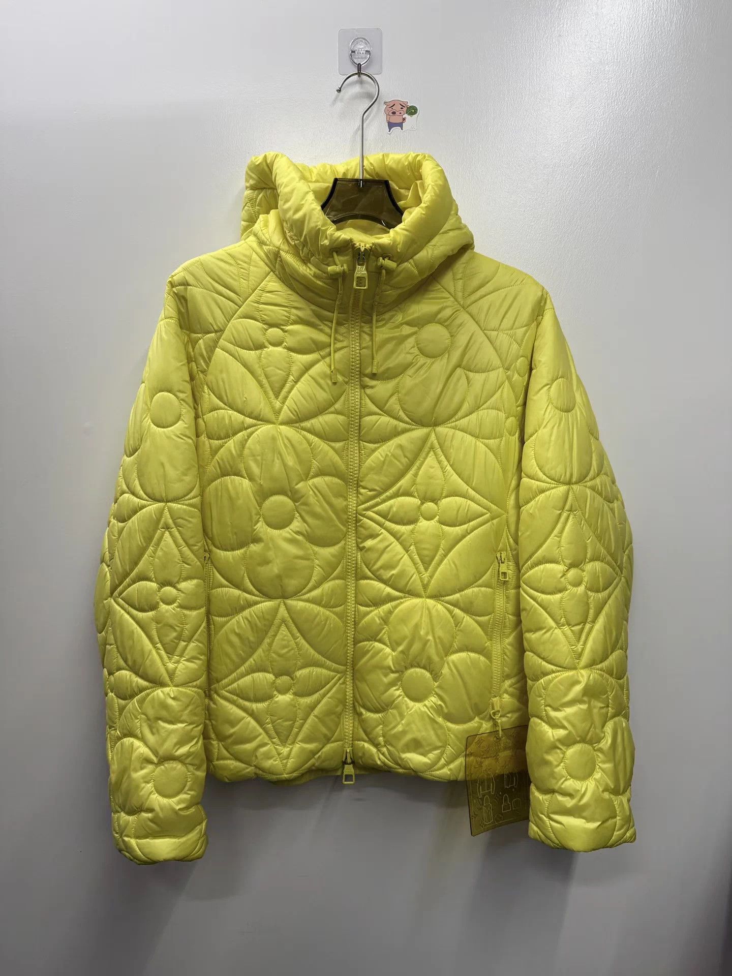 Louis Vuitton Louis Vuitton embossed all-over tag down jacket Size M / US 6-8 / IT 42-44 - 1 Thumbnail
