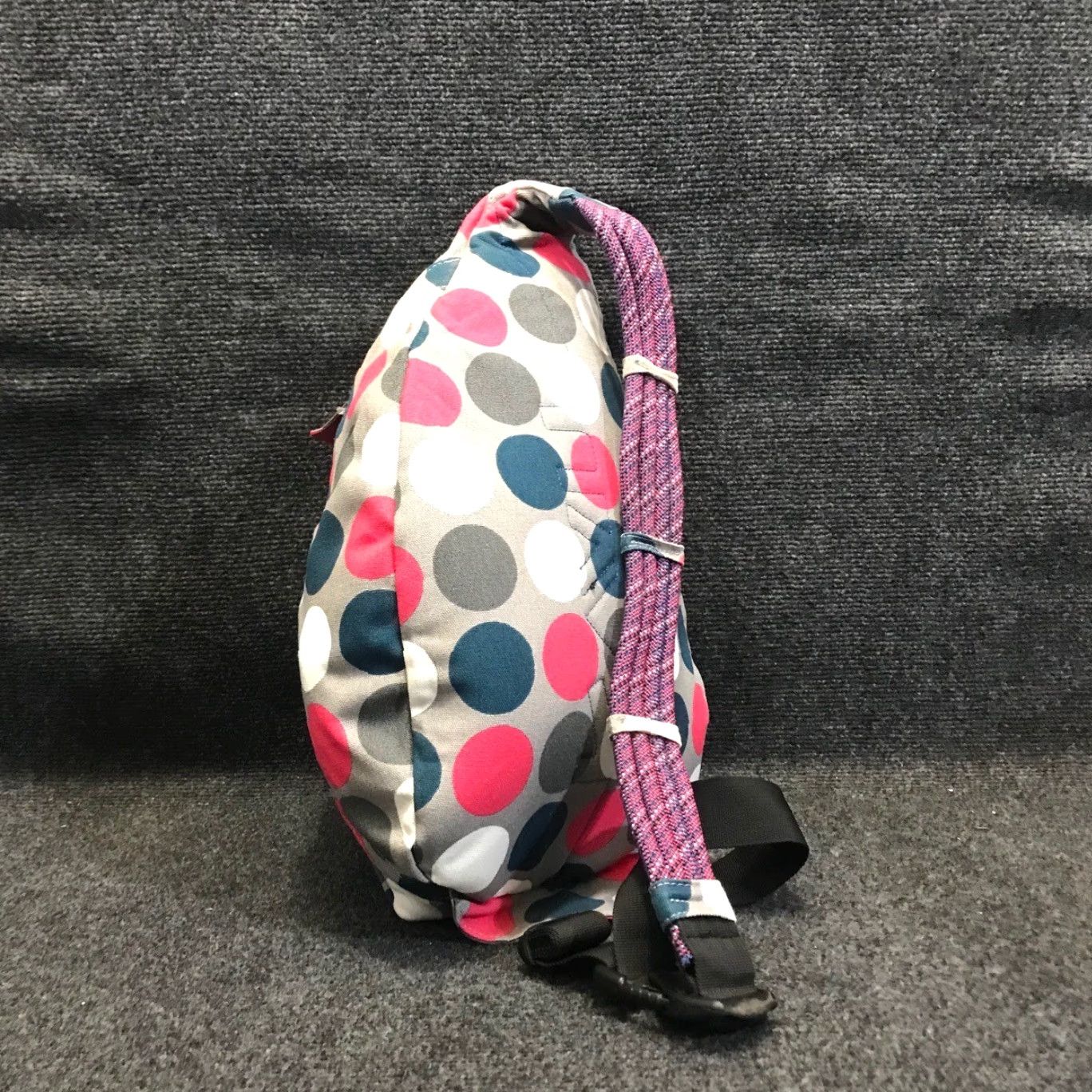 KAVU Rope Sling Bag Grey Polka Dot Adjustable Strap  display picture 2