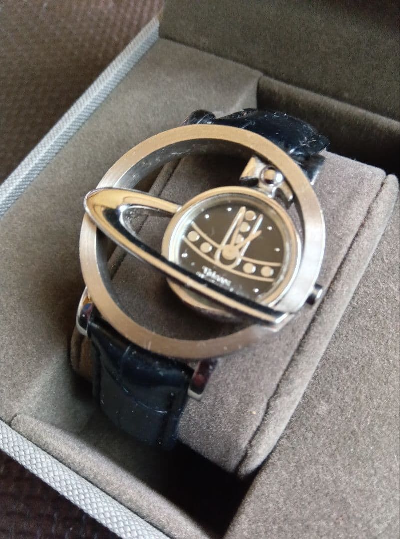 VIVIENNE WESTWOOD VW70A3 Circle Orb Watch Silver/ Black