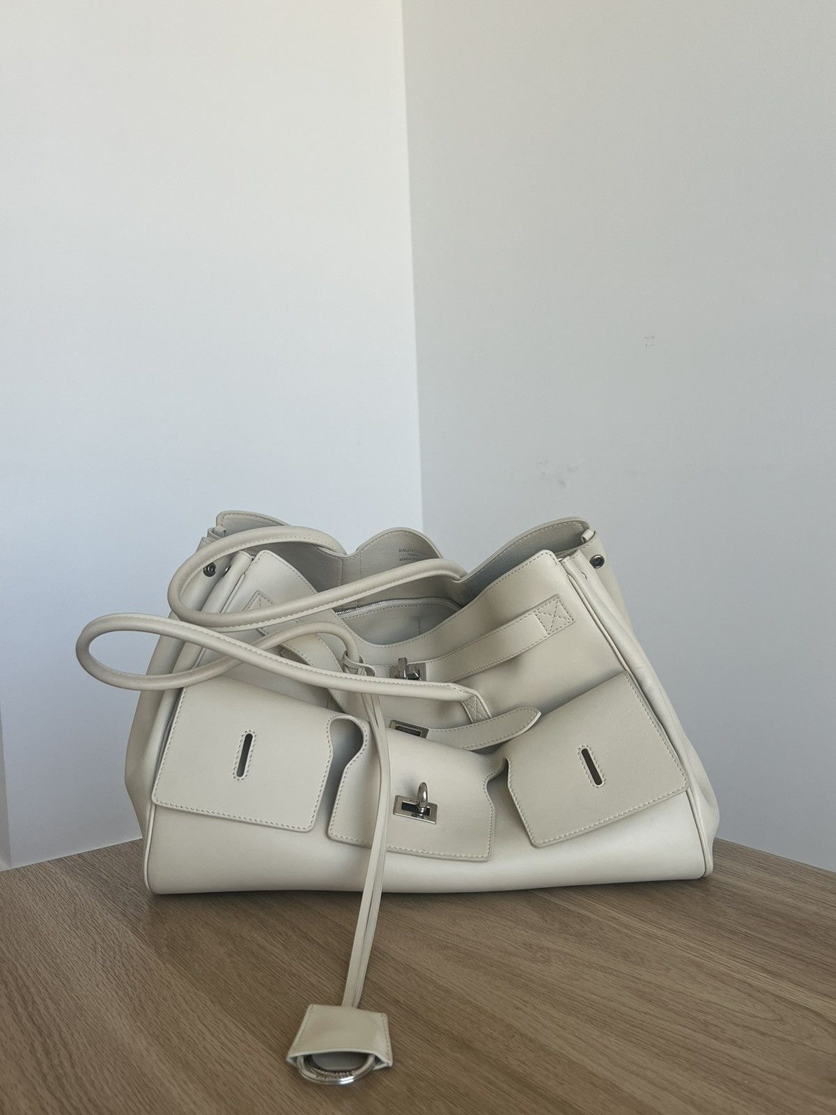 Balenciaga Balenciaga bel air M white Size ONE SIZE - 1 Thumbnail