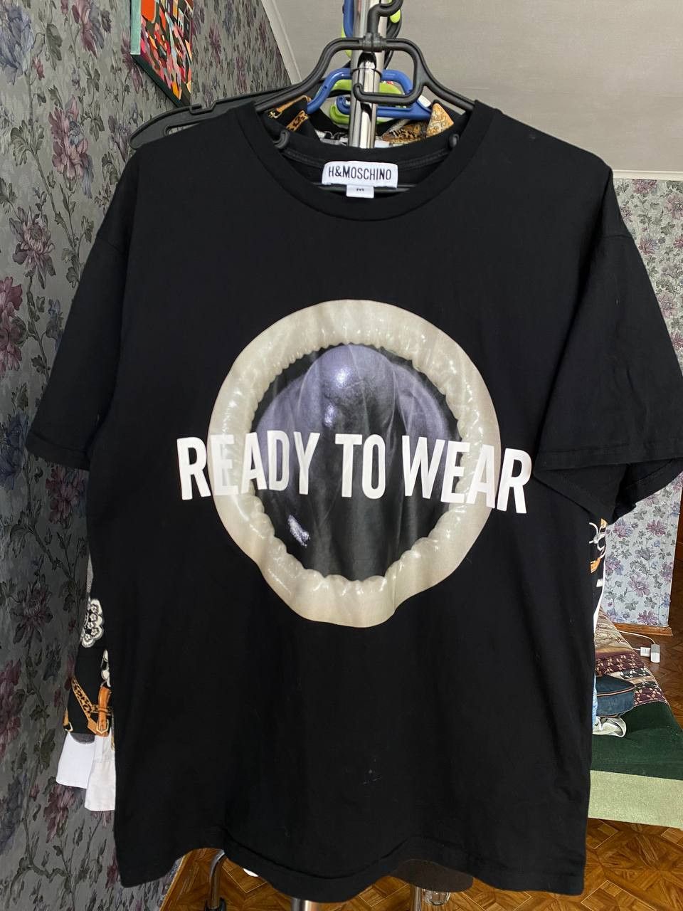 Moschino Moschino x H&M Tee t shirt Condom Adult Humor Tee Size US M / EU 48-50 / 2 - 1 Thumbnail