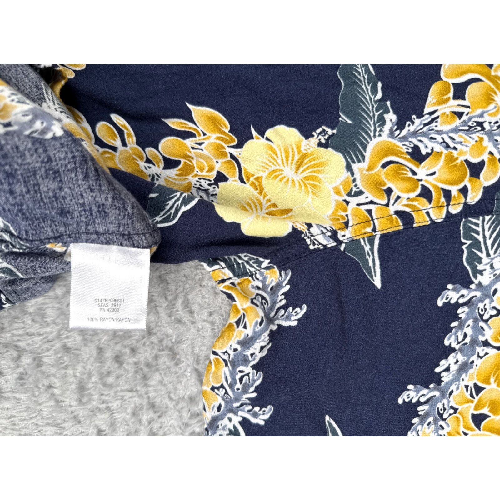 Vintage David Taylor Shirt Mens Small Blue Yellow Floral Hibiscus Plumeria Hawaiian Floral Shirt Mens Small Blue Yellow Hawaiian Dog Theme 90s? Size US S / EU 44-46 / 1 - 7 Thumbnail
