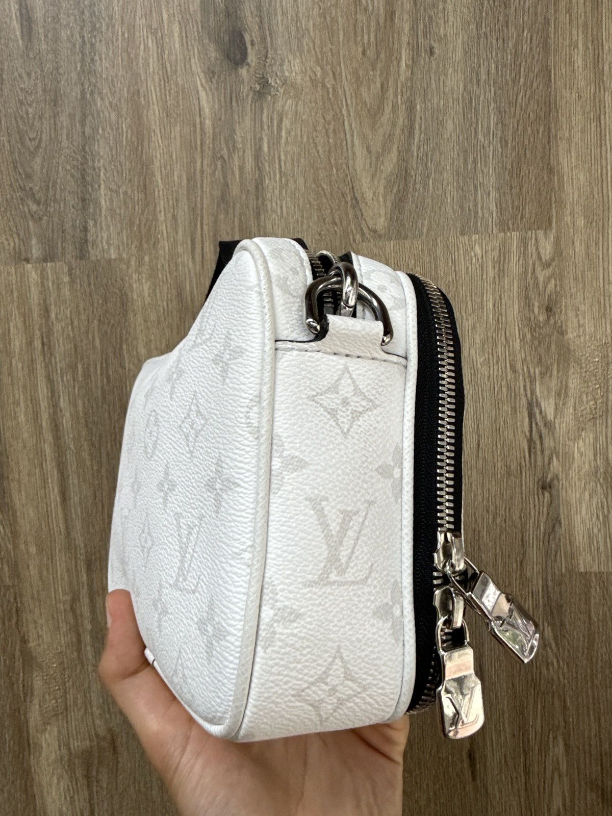 Louis Vuitton Louis Vuitton White Monogram Shoulder Bag Size ONE SIZE - 8 Thumbnail
