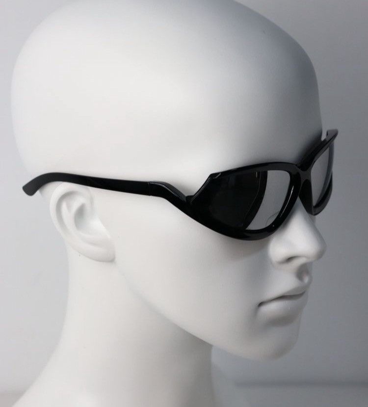 Japanese Brand Y2k Style Futuristic Black Sunglasses Unisex OS Size ONE SIZE - 4 Thumbnail