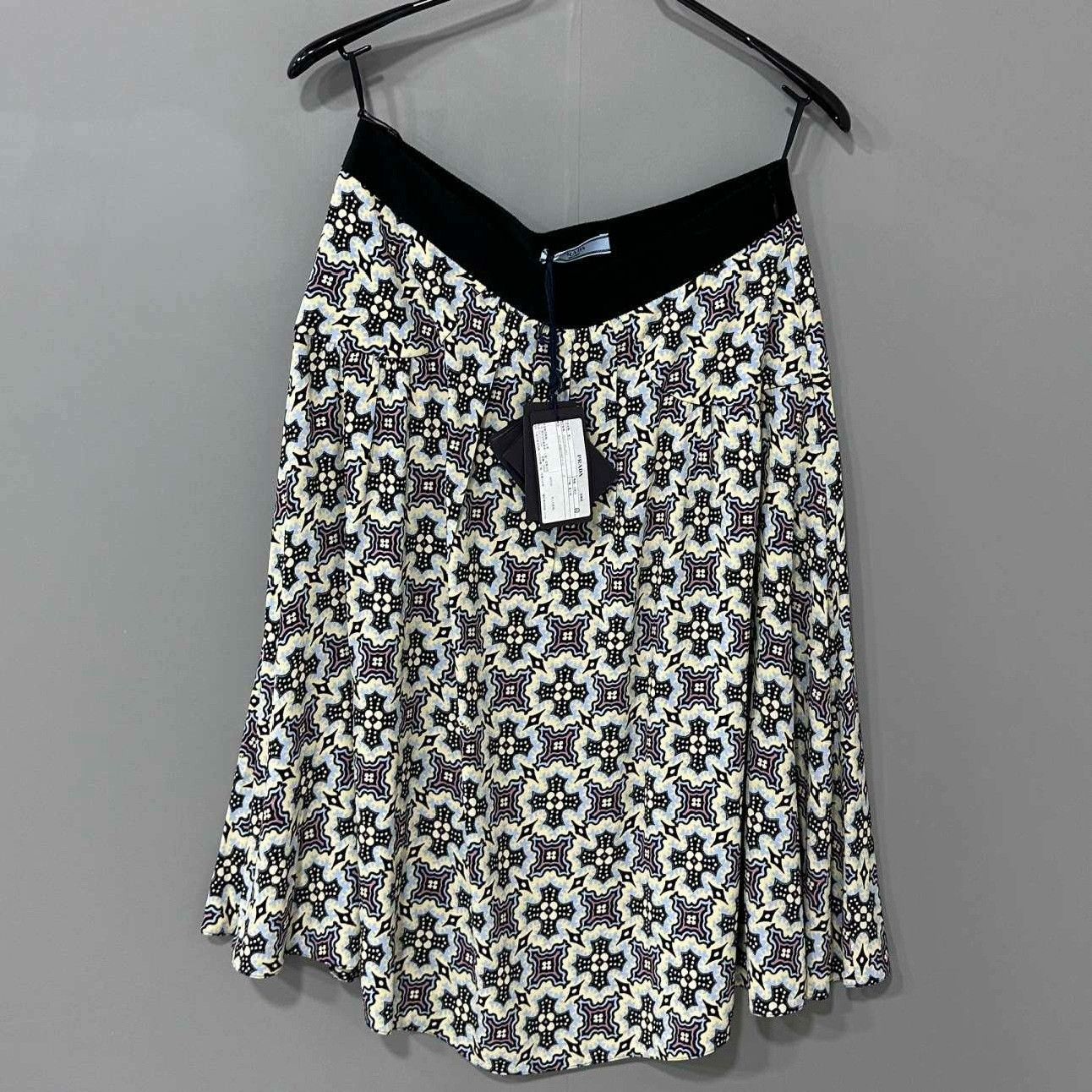 Prada Prada Printed Skirt 42 Women Size 42" / US 20 - 1 Thumbnail