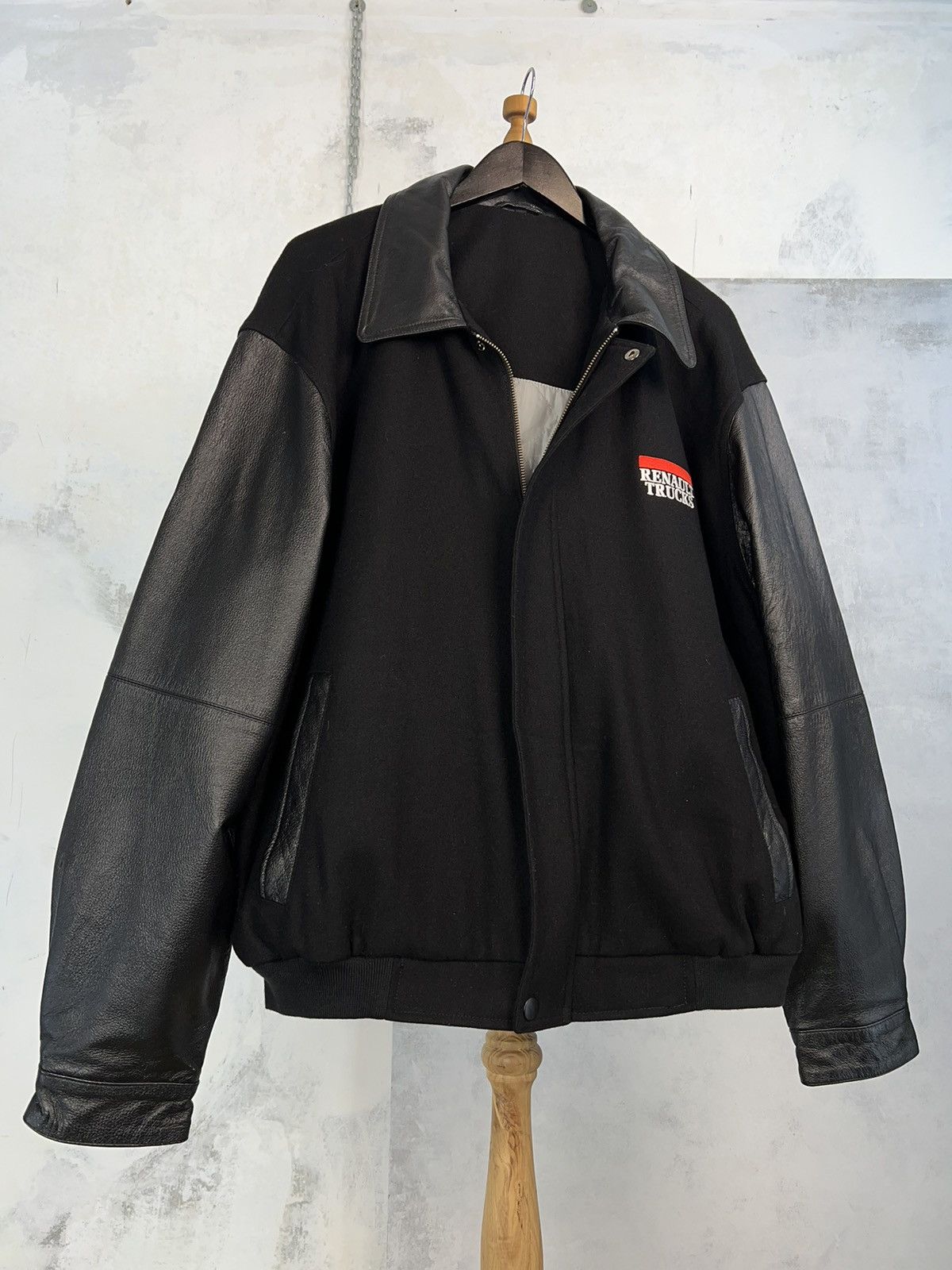 Vintage Vintage Renault Trucks Leather Wool Bomber Jacket Size L Size US L / EU 52-54 / 3 - 1 Thumbnail