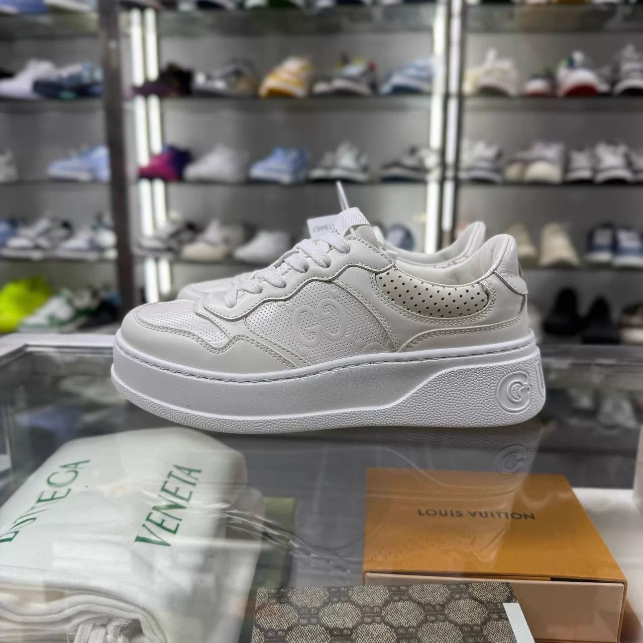 Gucci Gucci Cookie Sneakers 35.5 Tried on Size US 5 / IT 35 - 3 Thumbnail