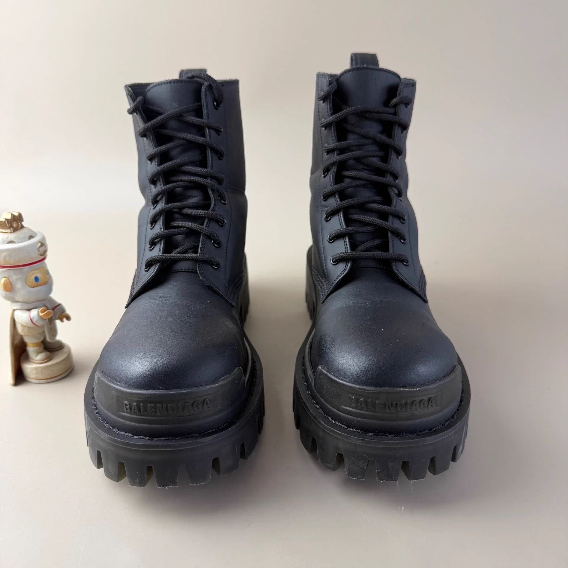 Balenciaga Balenciaga black thick sole short boots 35.5 99new Size US 4.5 / IT 34.5 - 2 Thumbnail