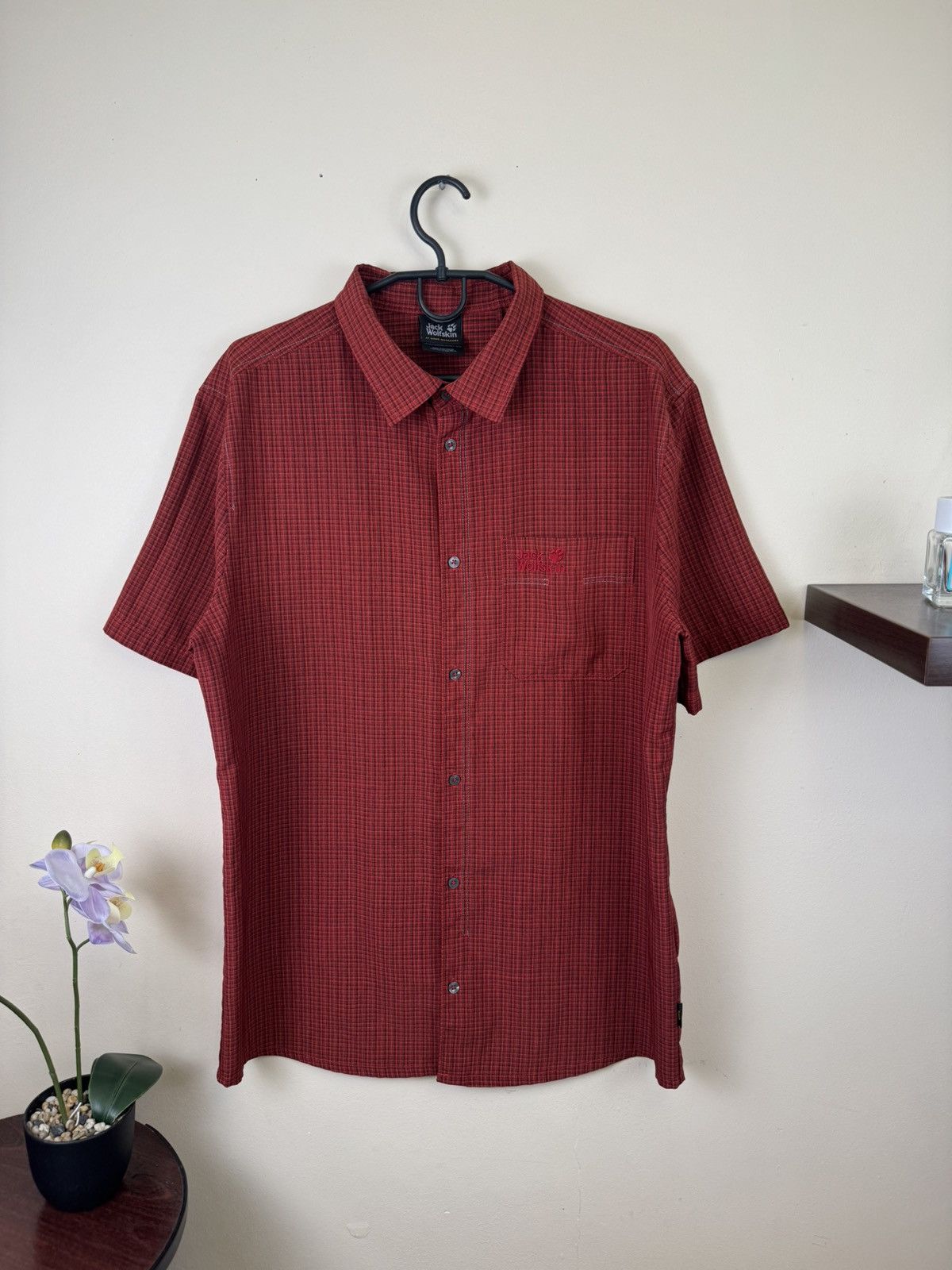 Jack Wolfskin Jack Wolfskin T shirt Shirt Button Up L Checked Casual Red 🏕️ Size US L / EU 52-54 / 3 - 5 Thumbnail