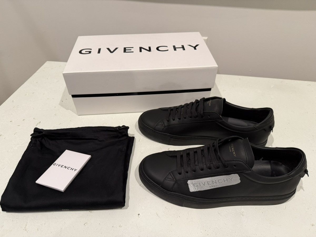 Givenchy Givenchy Low Top Leather Sneaker Size US 8.5 / EU 41-42 - 1 Thumbnail