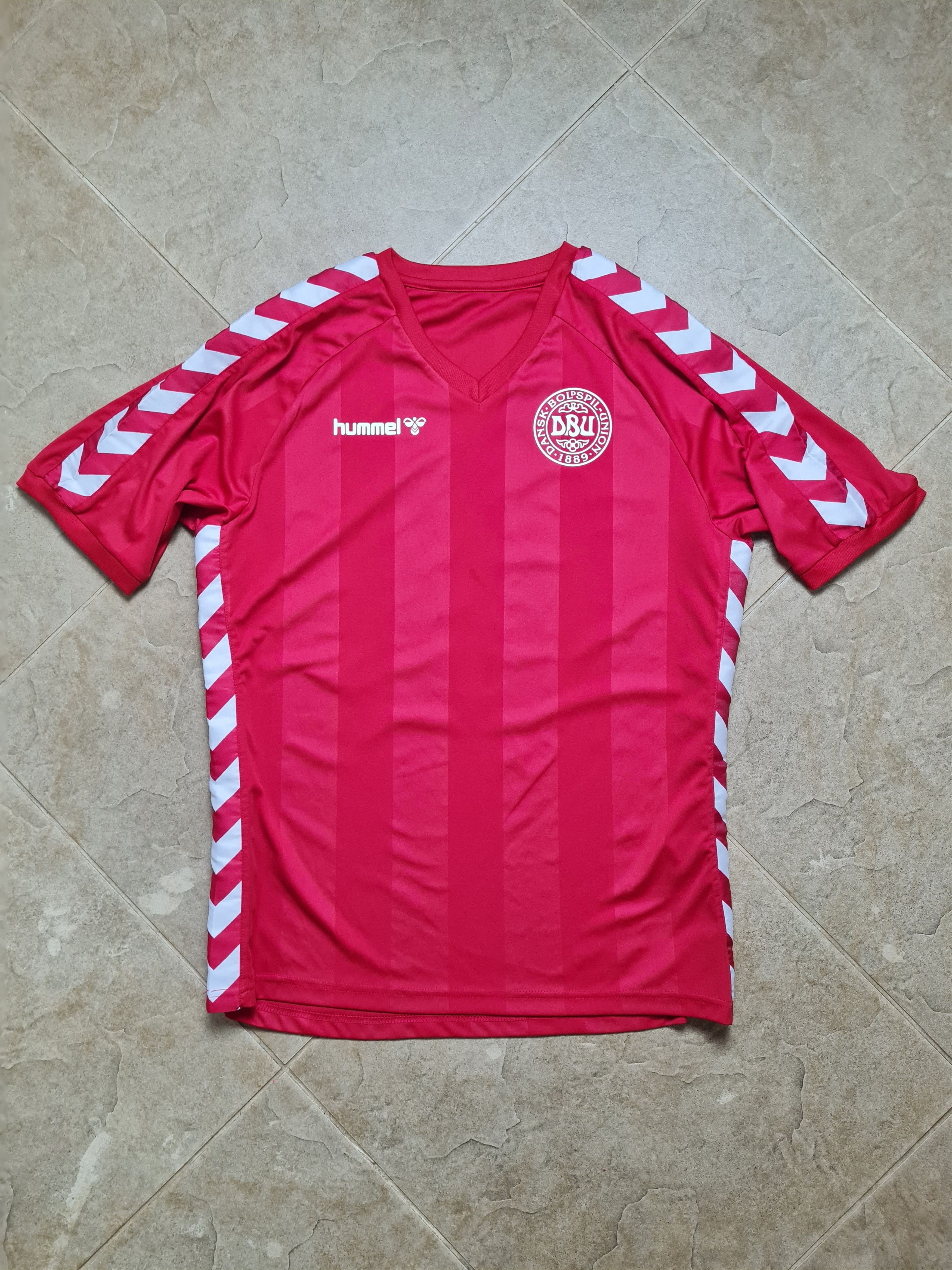 Hummel RETRO DENMARK 1983 #8 JESPER OLSEN FOOTBALL SHIRT HUMMEL Size US M / EU 48-50 / 2 - 6 Thumbnail
