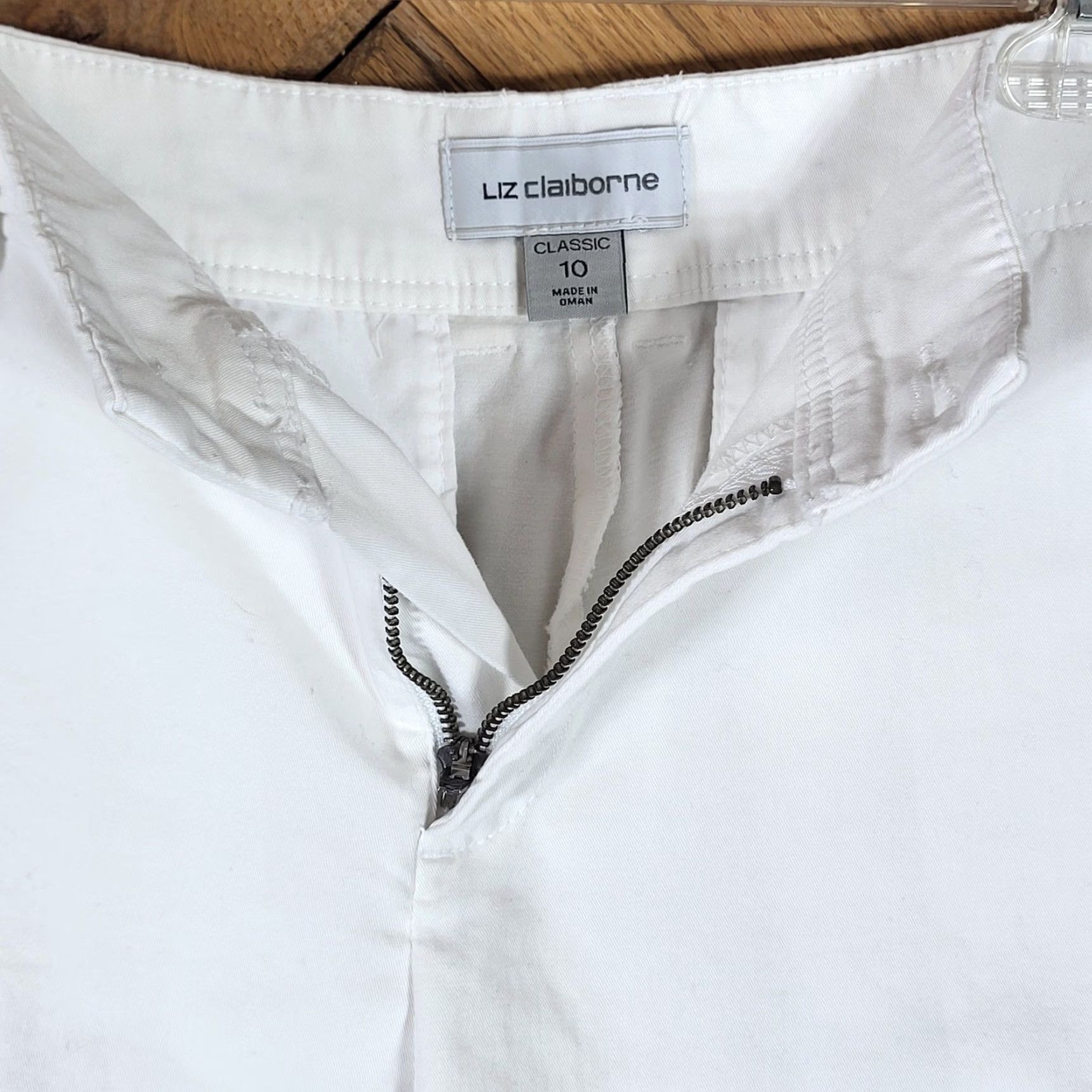 Liz Claiborne Liz Claiborne Classic Shorts Women 10 Chino White Stretch Cotton Pockets Beach Nautical Casual Travel Summer Patio Size 24" / US 00 / IT 34 - 4 Thumbnail