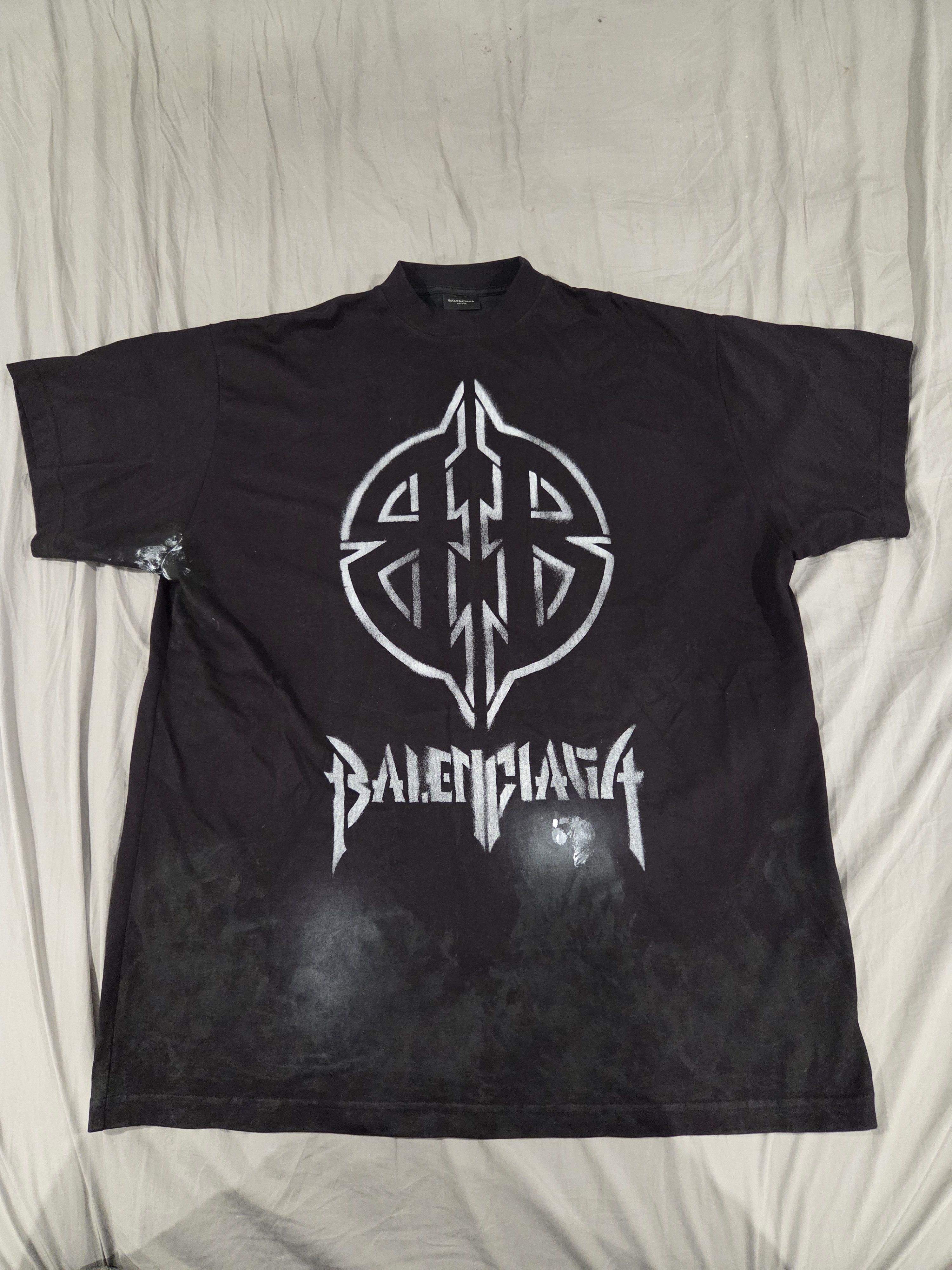 Balenciaga o1in1g1223 Qixi Crest T-Shirt Medium Fit in Black