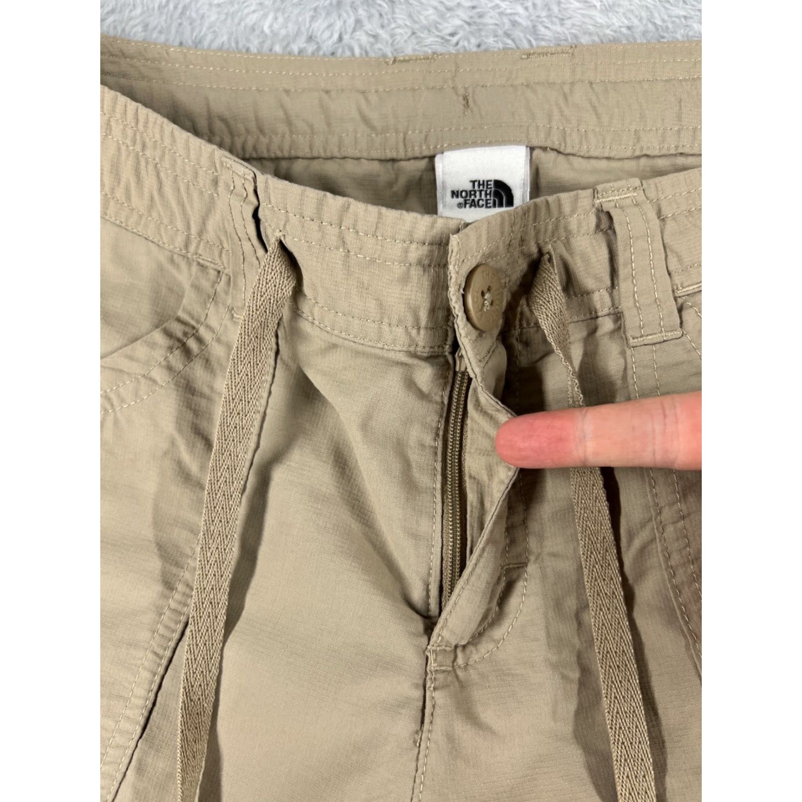 The North Face The North Face Shorts Women 6 Beige 100% Nylon Drawstring Hiking Camping 28x10 Size 28" / US 6 / IT 42 - 6 Thumbnail