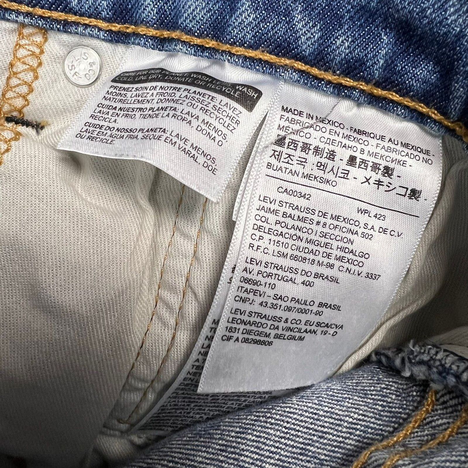 Levi's × Vintage Levi's 541 Jeans 37x29 Taper Light Wash American Denim Pants Size US 37 - 7 Thumbnail